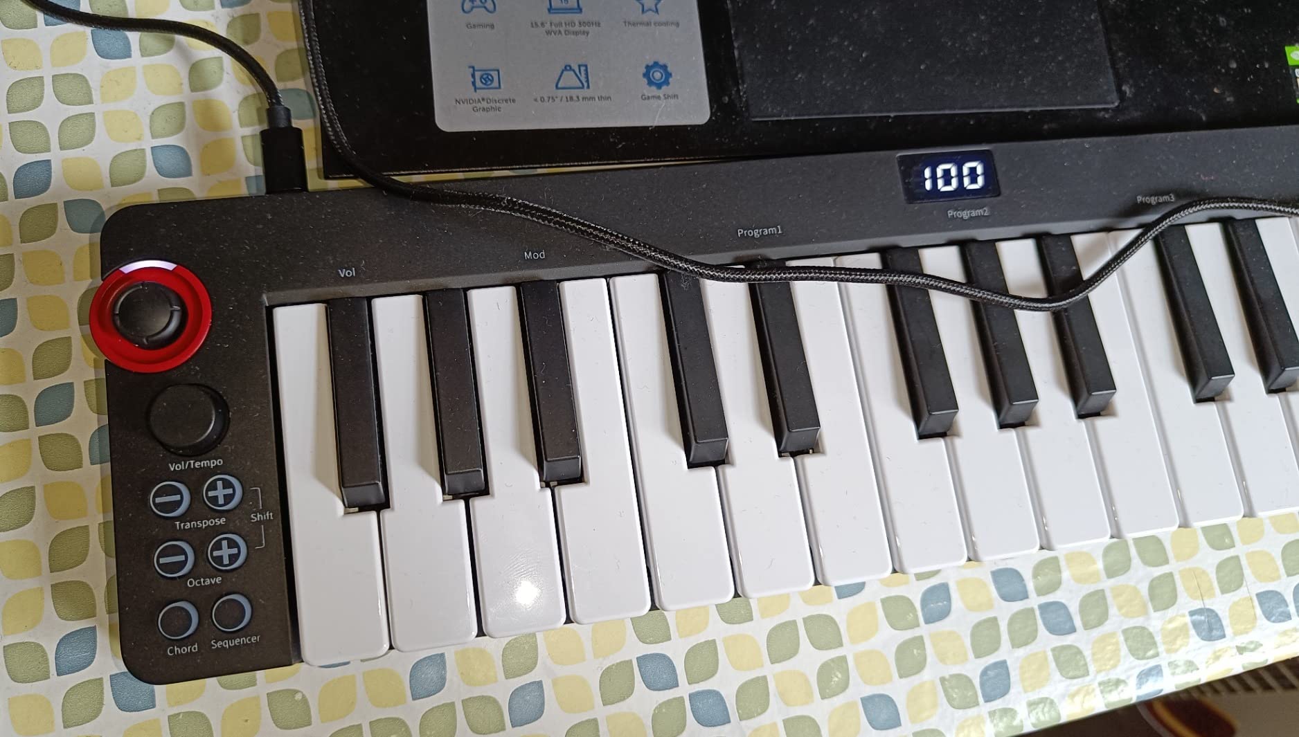 Donner N-32 MIDI Keyboard, Small USB MIDI Controller with 32 Velocity-Sensitive Keys, Screen, Sequencer, Chord, Bend Sound Effects by Light-up Joystick, Music Production Software, 40 Teaching Courses customer photo 1