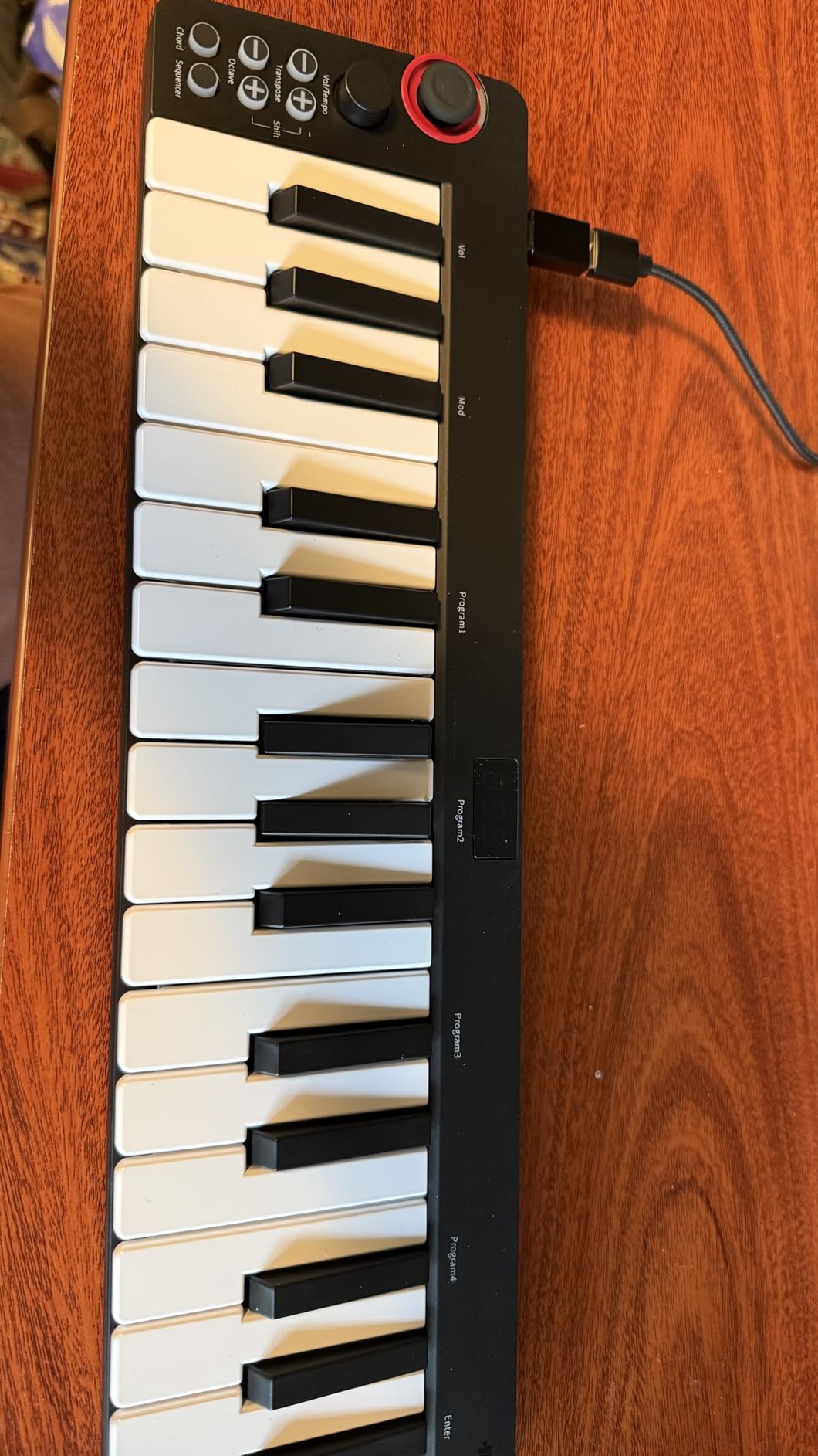 Donner N-32 MIDI Keyboard, Small USB MIDI Controller with 32 Velocity-Sensitive Keys, Screen, Sequencer, Chord, Bend Sound Effects by Light-up Joystick, Music Production Software, 40 Teaching Courses customer photo 2