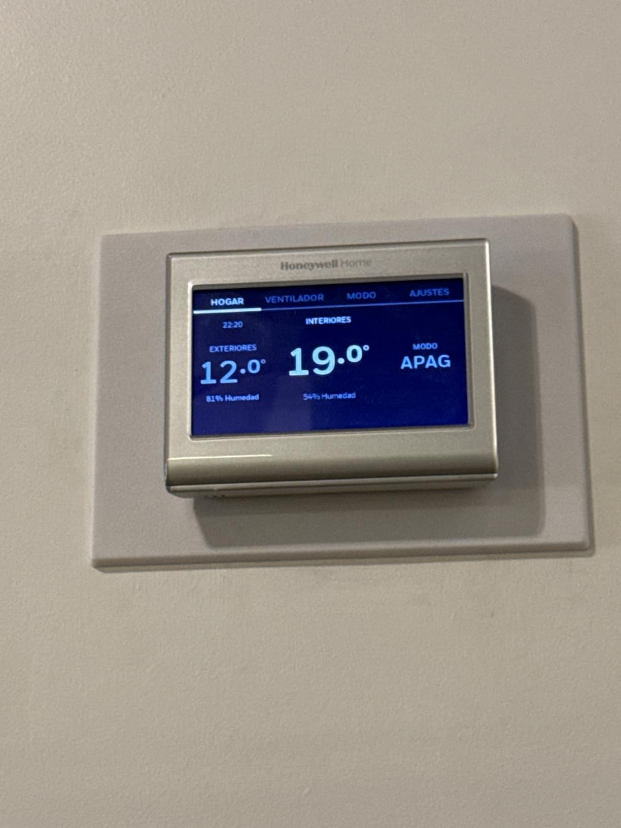 Honeywell Home RTH9600WF Smart Color Thermostat ENERGY STAR Wi-Fi Programmable Touchscreen Alexa Ready - C-Wire Required | RTH9600WF ENERGY STAR Wi-Fi Programmable Touchscreen Alexa Ready - C-Wire Required customer photo 1