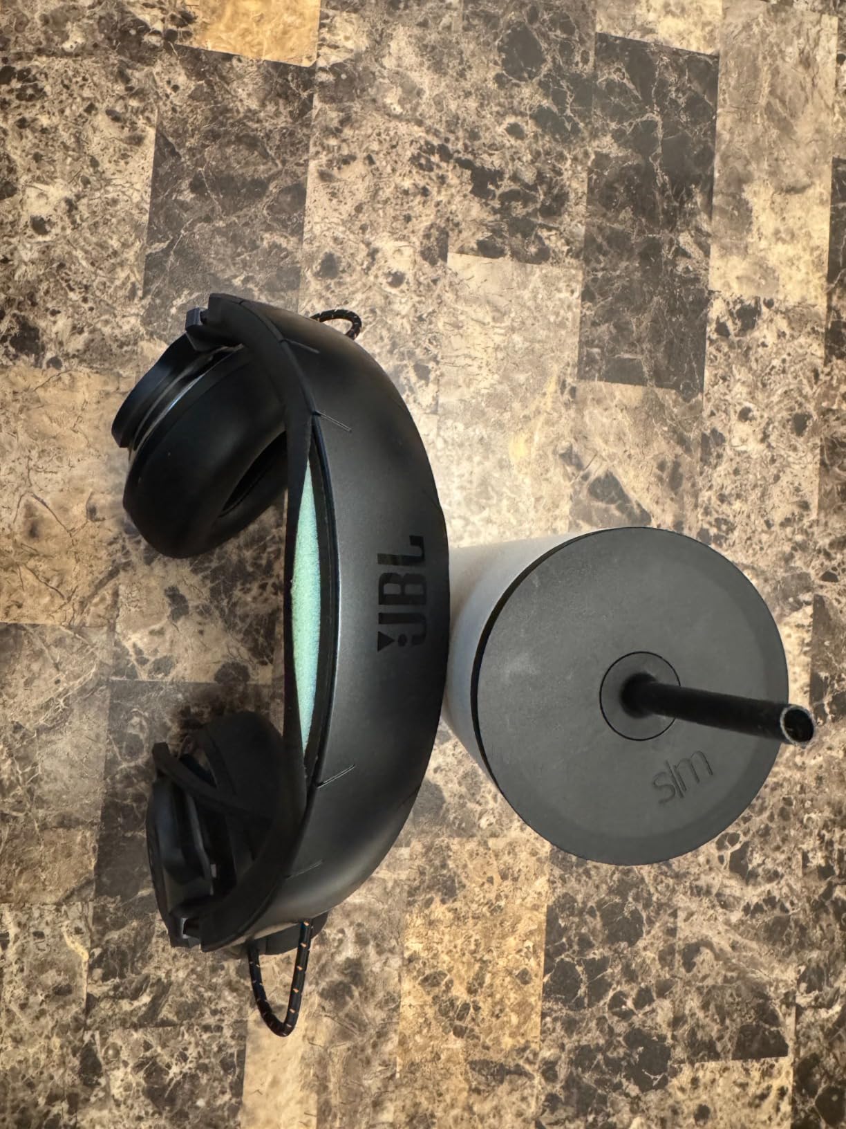 JBL Quantum 810 Wireless - Wireless over-ear performance gaming headset with Active Noise Cancelling and Bluetooth, up to 43 hours of battery life, Hi-Res 50mm drivers (Black) customer photo 2