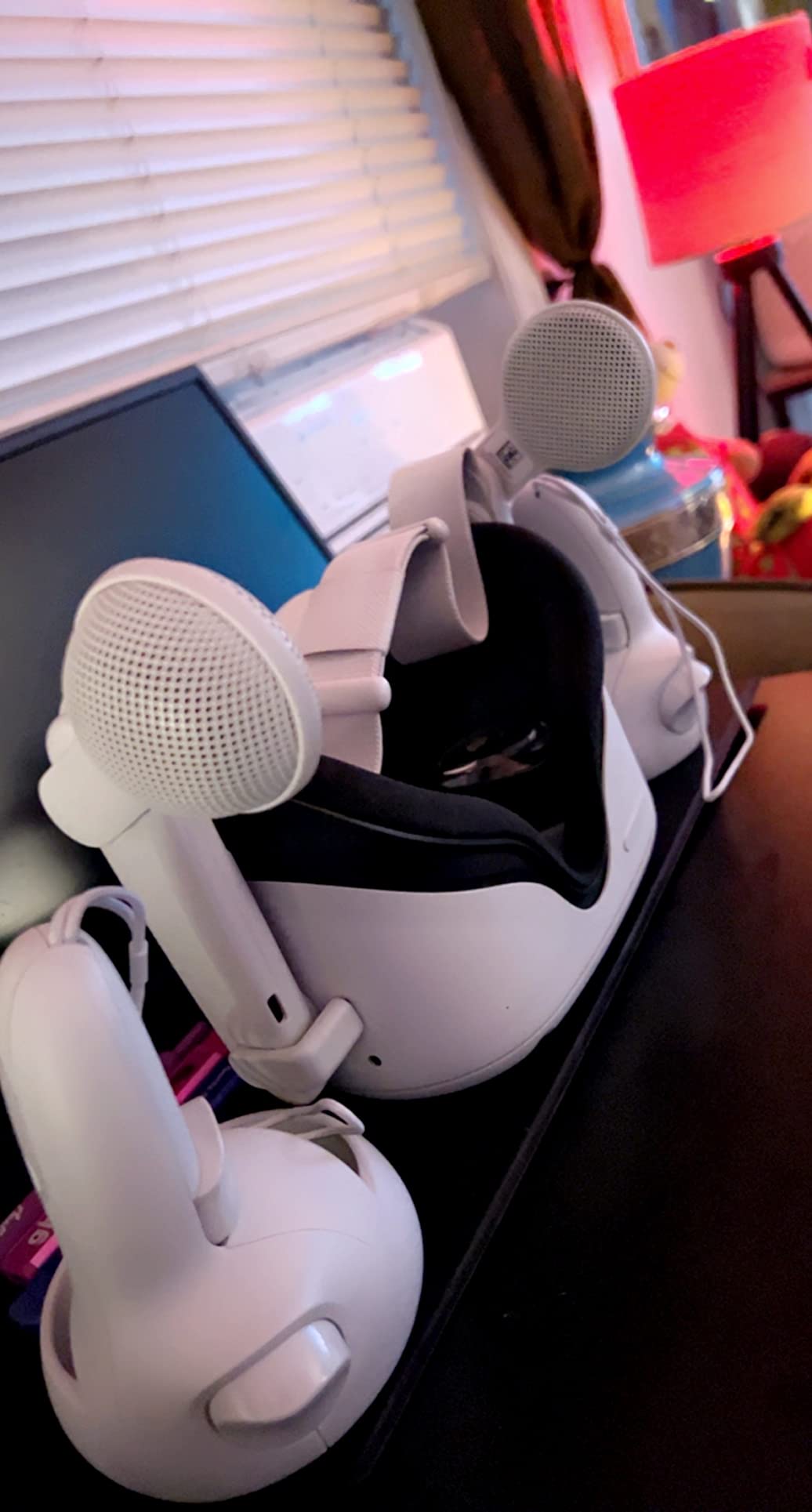 Logitech Chorus VR Off Ear Headset Meta Quest 2 - White | Designed for gaming and fitness, lightweight, open air immersive audio, flip to mute, USB-C passthrough customer photo 1