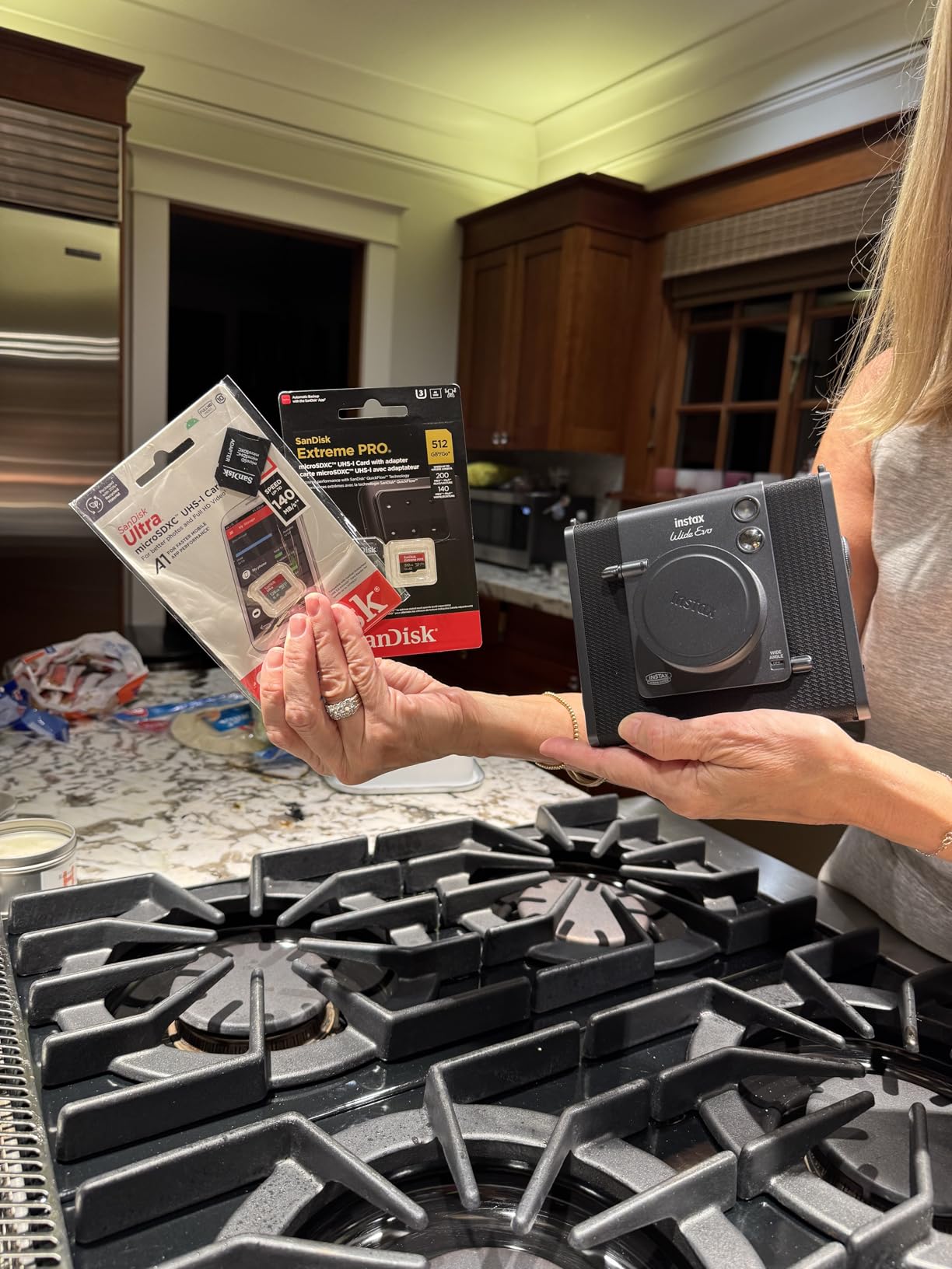 SanDisk Extreme PRO microSDXC UHS-I Memory Card 512 GB + Adapter & RescuePRO Deluxe (for Smartphones, Action Cameras or Drones, A2, Class 10, V30, U3, 200 MB/s Transfer) customer photo 2