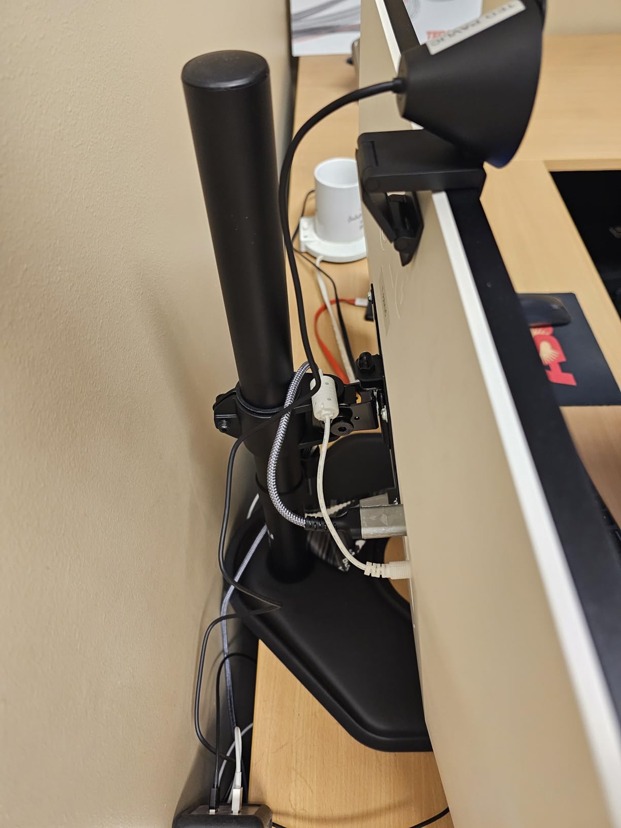 WALI 4 Monitor Stand for 13-27 inch Computer Screens up to 17.6lbs,Adjustable Quad Monitor Mount, Free Standing 4 Monitor Mount Full Motion with Tilt, Rotation, VESA Mount 75/100mm (MF004), Black customer photo 2