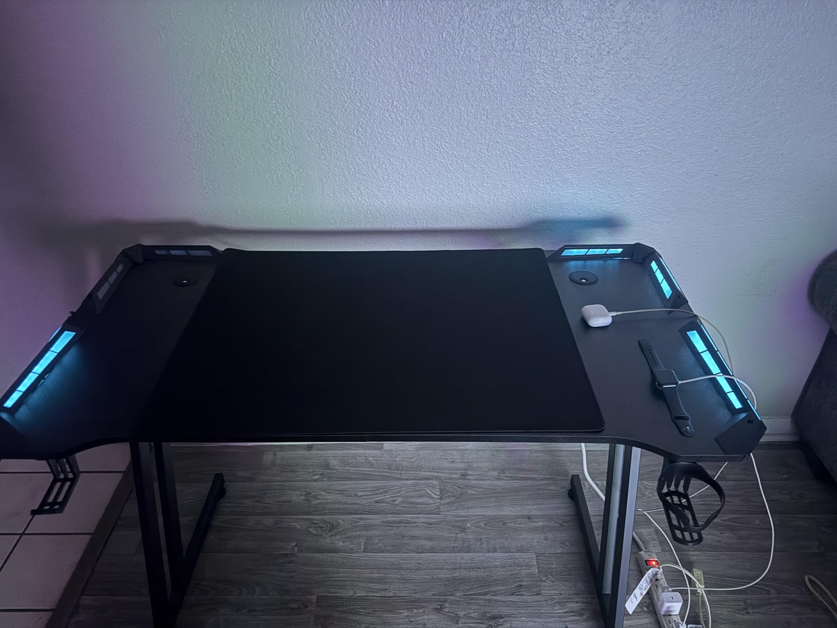 HLDIRECT 47 Inch Gaming Desk with App-Controlled RGB LED Lights, Black customer photo 1