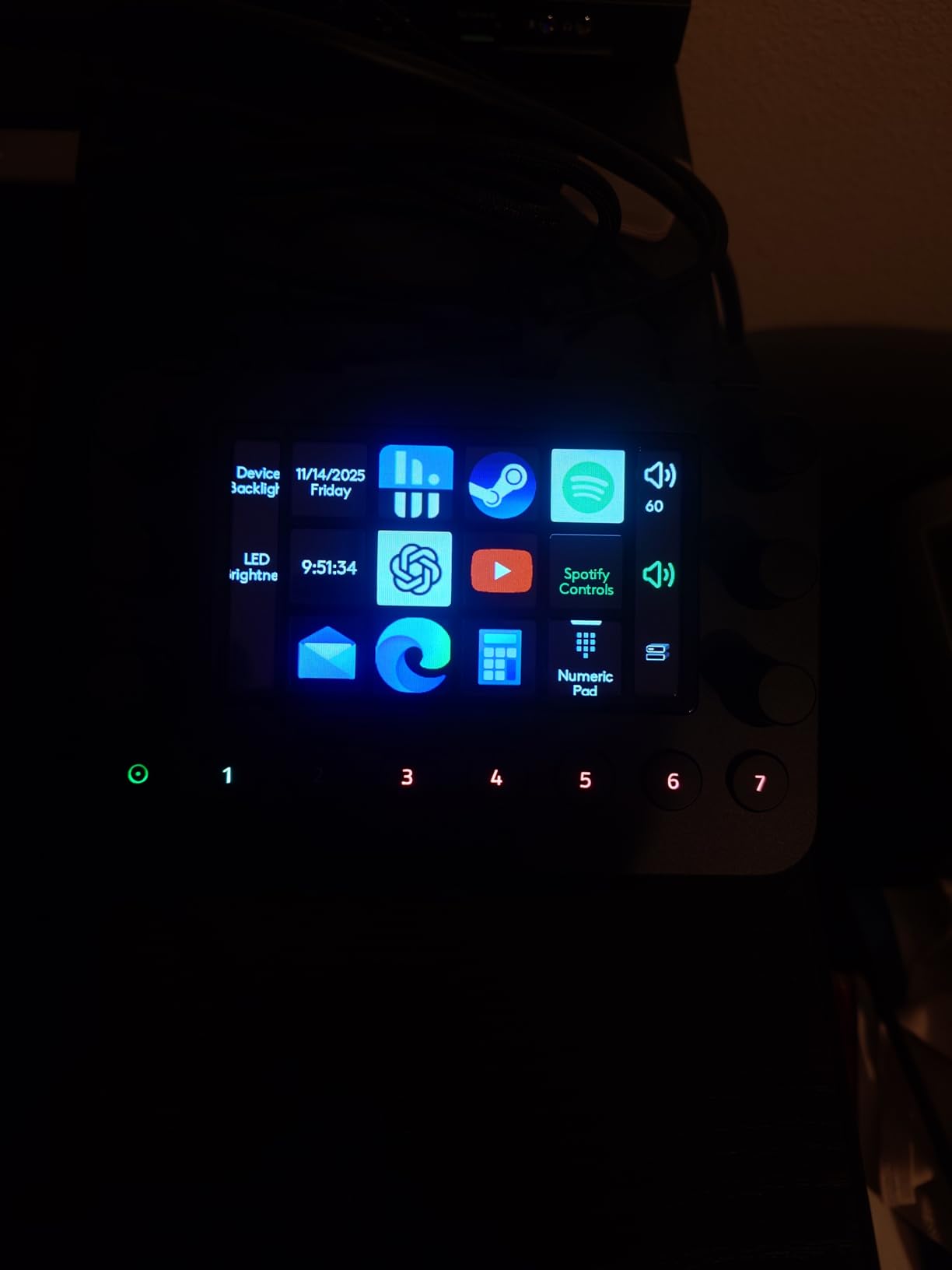 Razer Stream Controller: All-In-One Keypad for Streaming - 12 Haptic Switchblade Keys - 6 Tactile Analog Dials - 8 Programmable Buttons - Designed for PC & Mac Compatibility customer photo 1