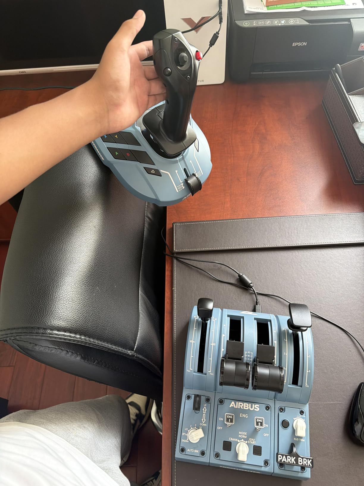Thrustmaster TCA Captain Pack X Airbus Sidestick & Throttle - XBOX & PC | A320 1:1 replica, 14 remappable buttons, thrust reverser, twist rudder, 31 mappable quadrant buttons, 4 axes, for MSFS customer photo 1