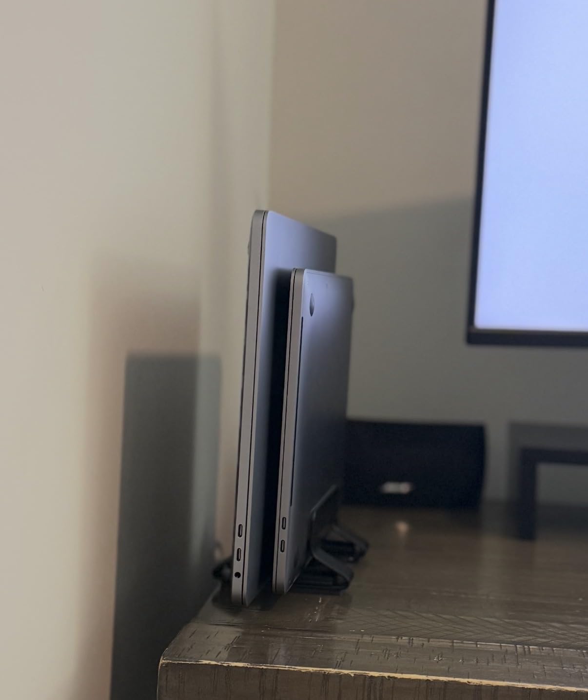 Aluminum Dual Vertical Laptop Stand Dock Holder, Supports 2 Devices, Adjustable Slot Width 15-36mm, Space-Saving Upright Storage for MacBook and Laptops customer photo 2