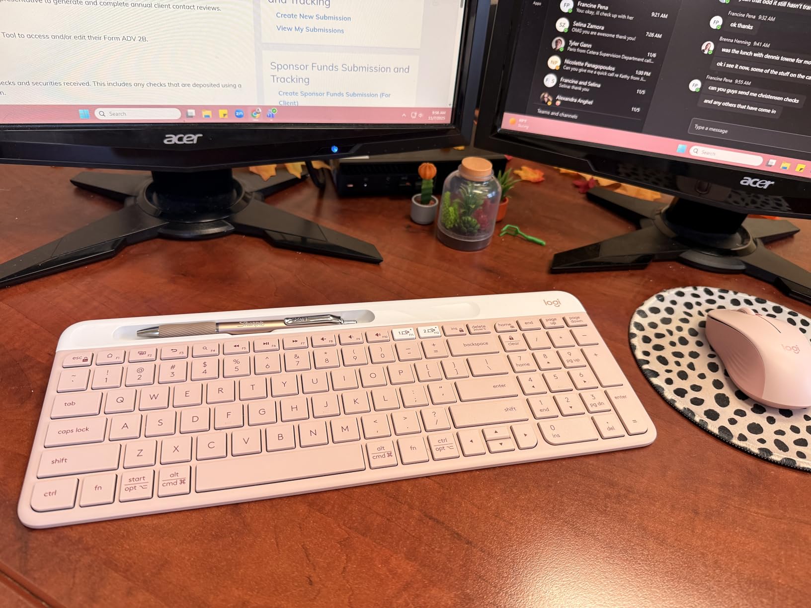 Logitech K585 Slim Wireless Keyboard with Built-in Phone Cradle - Graphite customer photo 2