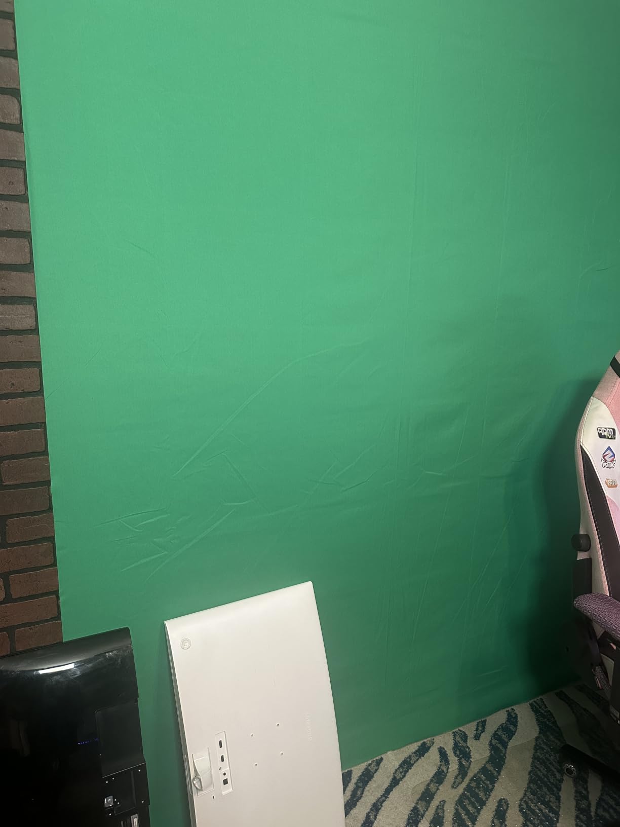 BEIYANG 10 Ft x 20 Ft Photography Backdrop Green Screen, Green Background Non-Reflective Fabric Wrinkle Resistance Photo Background for Photo Studio Shooting Props customer photo 1