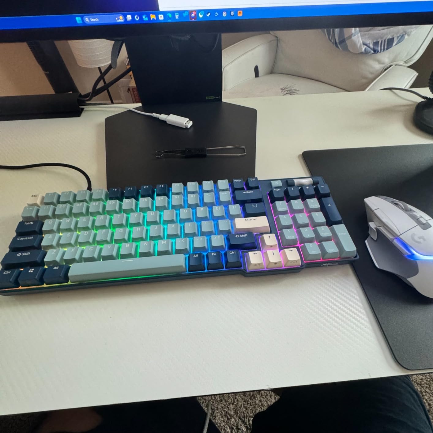 RK ROYAL KLUDGE RK96 RGB Wireless Mechanical Gaming Keyboard w/Wrist Rest customer photo 1