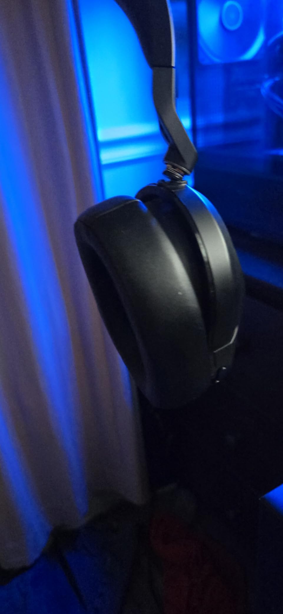 Corsair HS55 Wireless Multiplatform Lightweight Gaming Headset with Bluetooth - Dolby 7.1 Surround Sound - iCUE Compatible - PC, PS5, PS4, Nintendo Switch, Mobile - Black customer photo 2