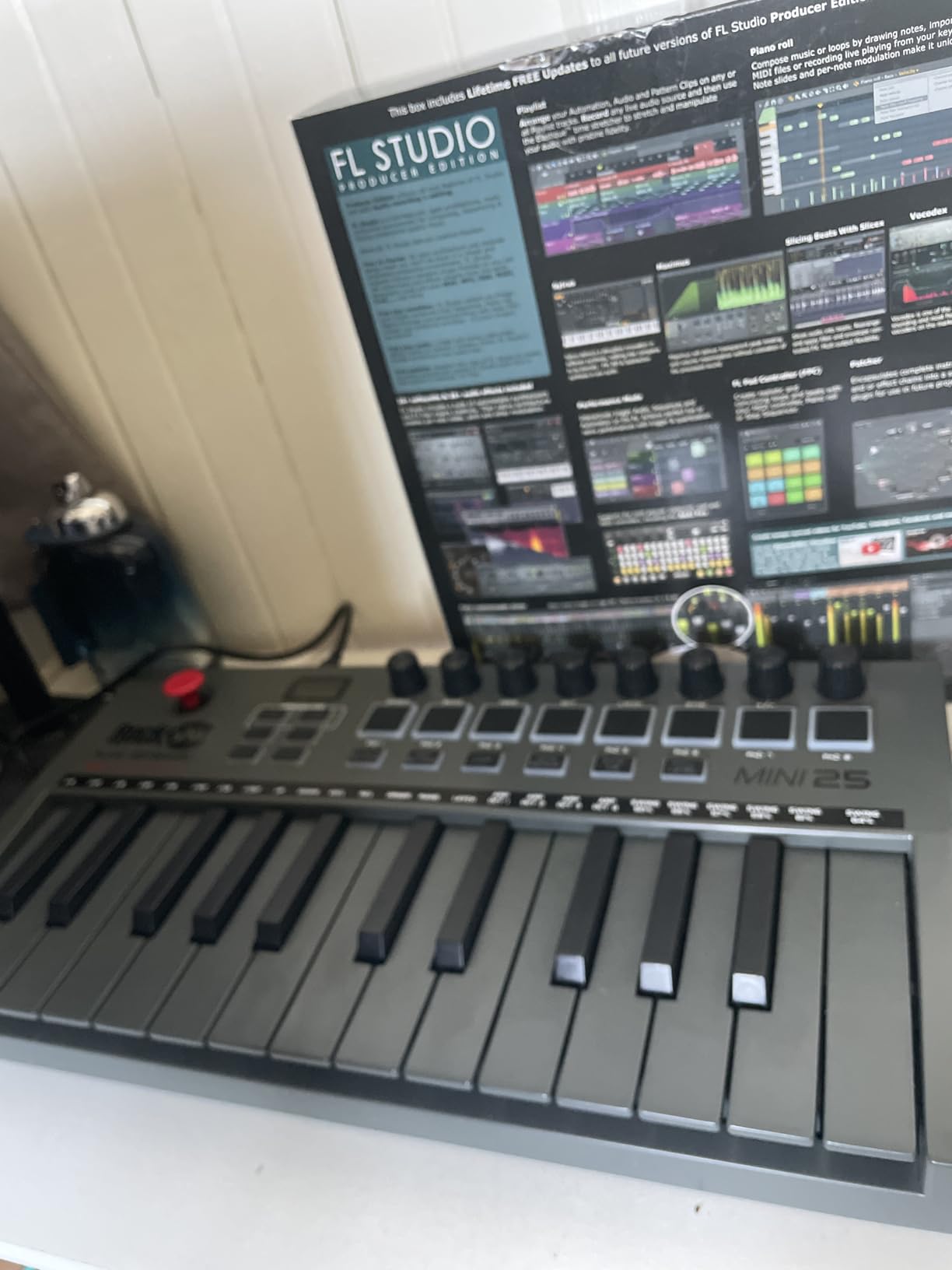 RockJam RJMK25 25 Key USB MIDI Keyboard Controller with Drum Pads customer photo 2
