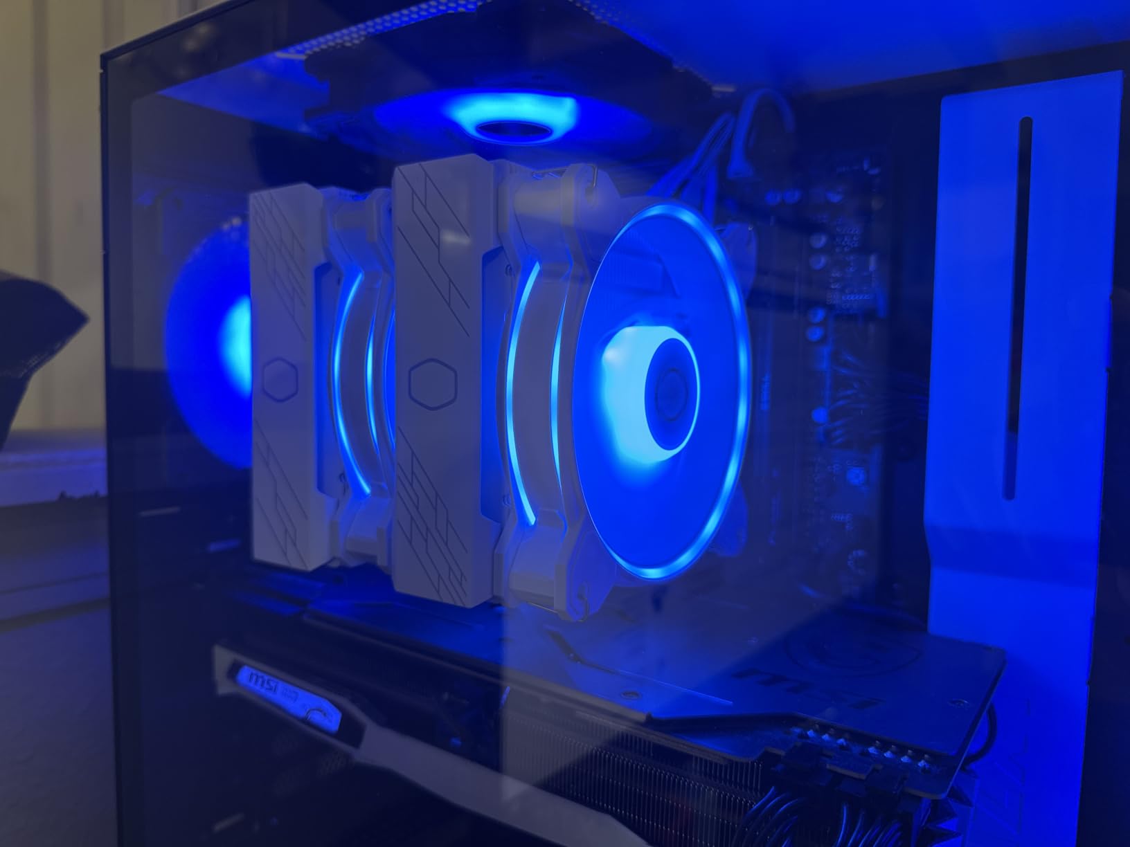 Cooler Master Hyper 622 Halo White Dual Tower CPU Air Cooler, 120 Halo² PWM Fan, Dual Loop ARGB, 6 Copper Heat Pipes, Nickel-Plated, 154mm Tall, AMD Ryzen AM5|AM4, Intel LGA 1851|1700|1200 Brackets customer photo 2