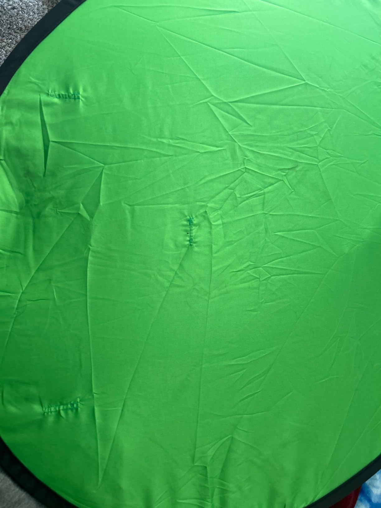 Portable Green Screen Chair 29.5in – Double Sided Foldable Greenscreen Backdrop, Chroma Key for Streaming Games, Zoom Calls & Photography customer photo 1
