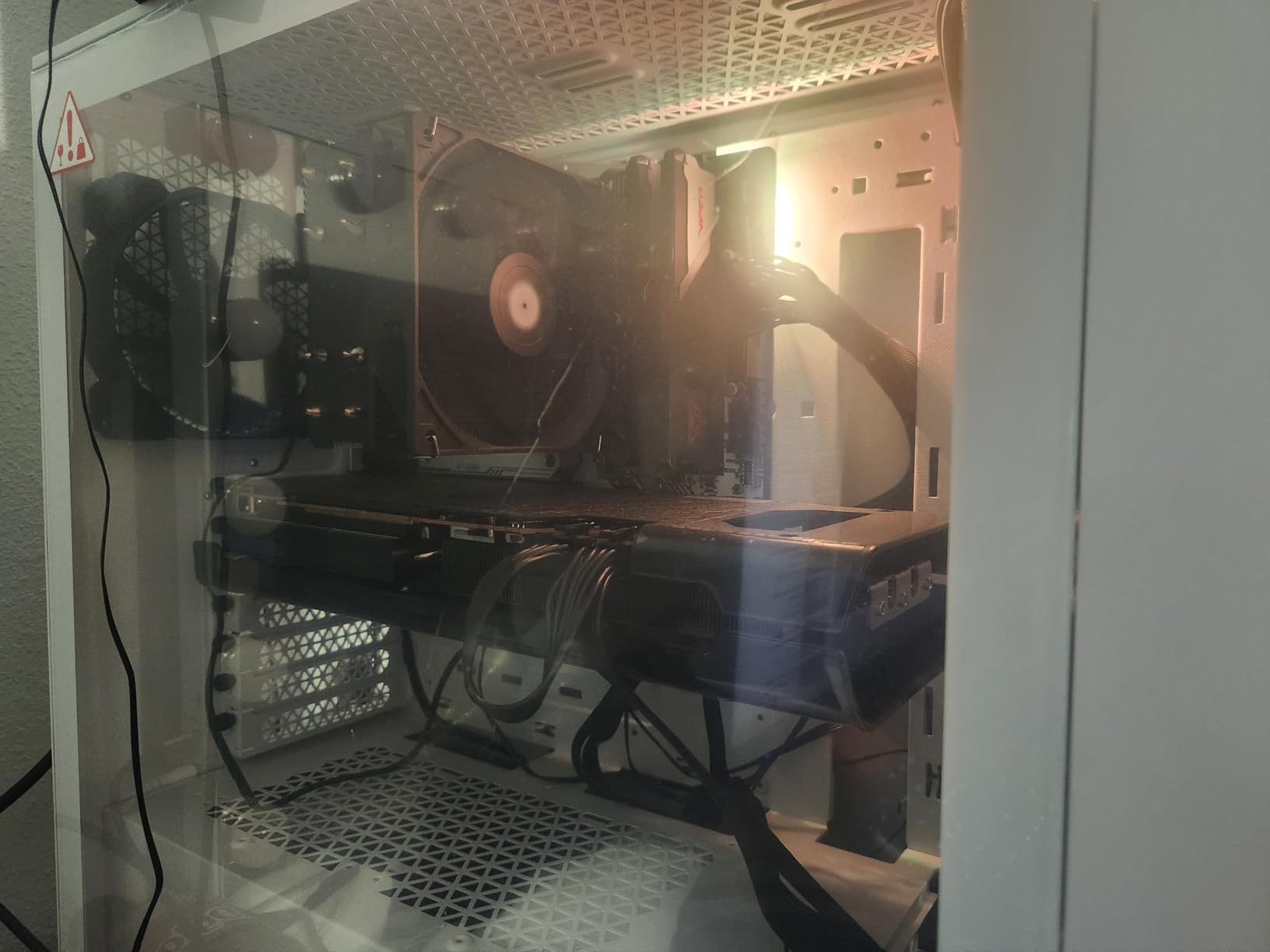 Corsair 3000D Airflow Mid-Tower PC Case – 3-Pin Fans – Four-Slot GPU Support – Fits up to 8X 120mm Fans – High-Airflow Design – White customer photo 2