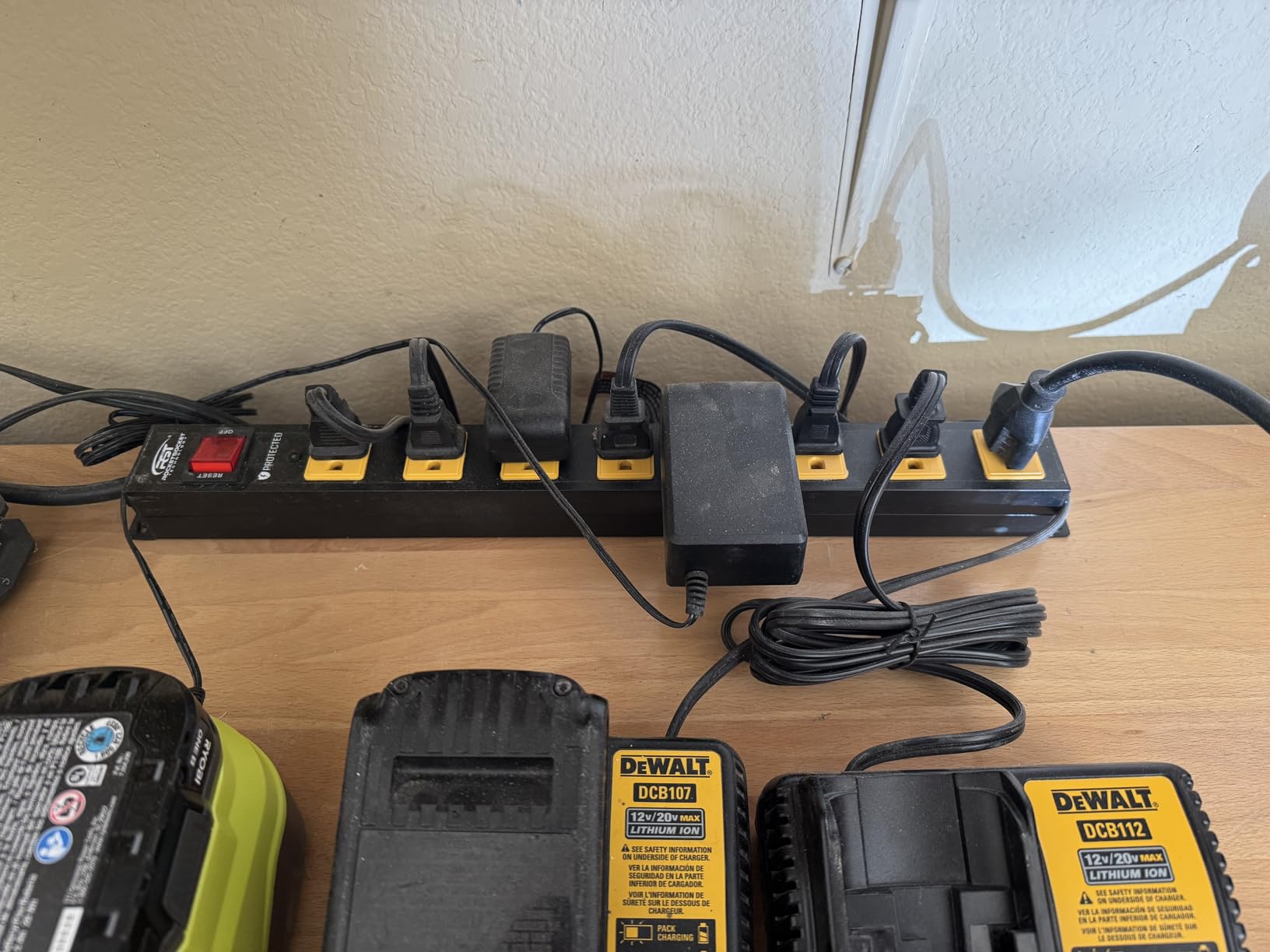 CRST 8 Outlet Metal Heavy Duty Power Strip, 15A/1875W | 2100J Surge Protector with 6FT Cord, Wide Spaced Mountable Industrial Power Strip for Garage/Workshop/Office customer photo 2