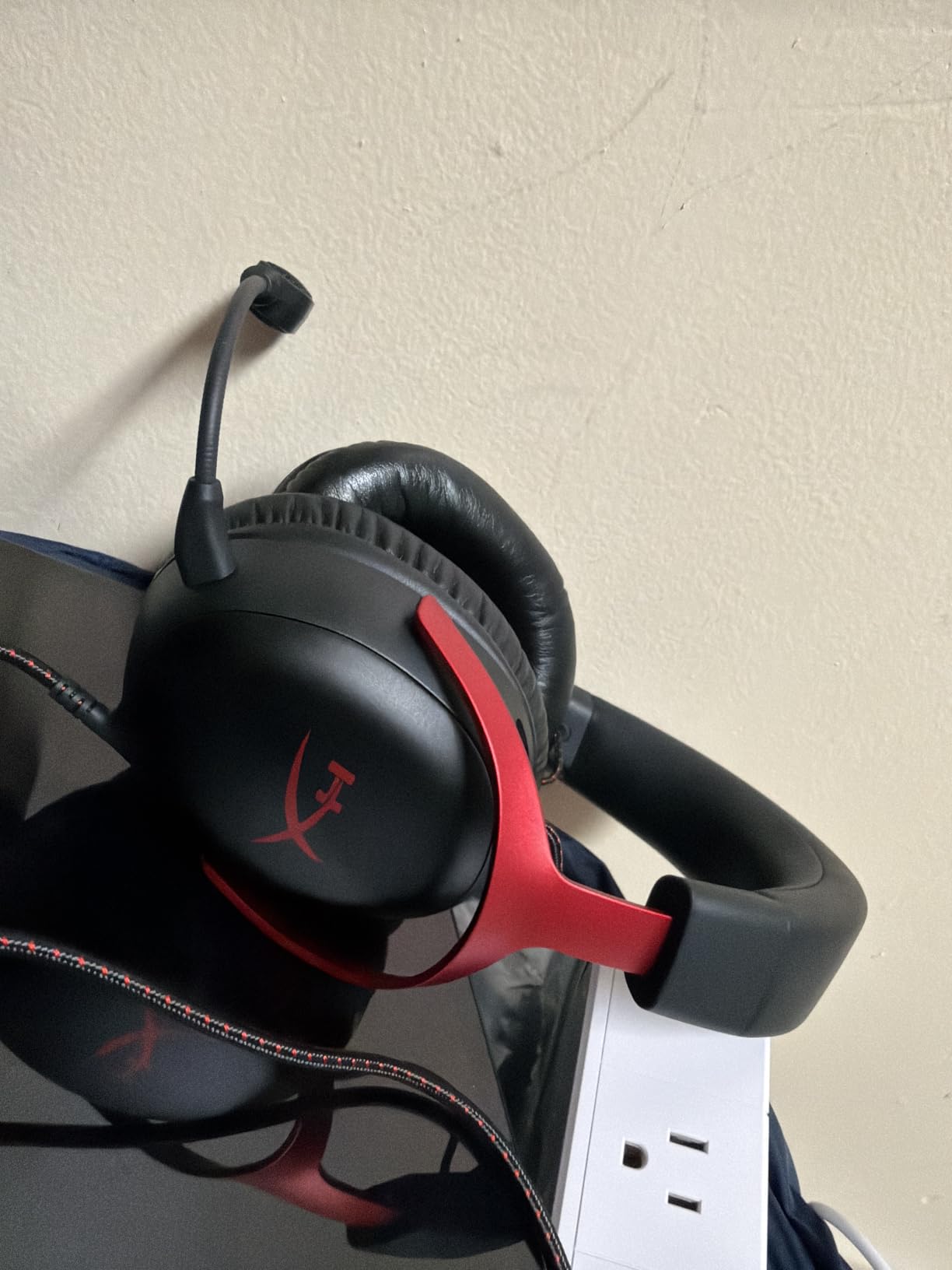 HyperX Cloud III Wired Gaming Headset, PC, PS5, Xbox Series X|S, Angled 53mm Drivers, Spatial Audio, Memory Foam, Durable Frame, Ultra-Clear 10mm Mic, USB-C, USB-A, 3.5mm - Black customer photo 1