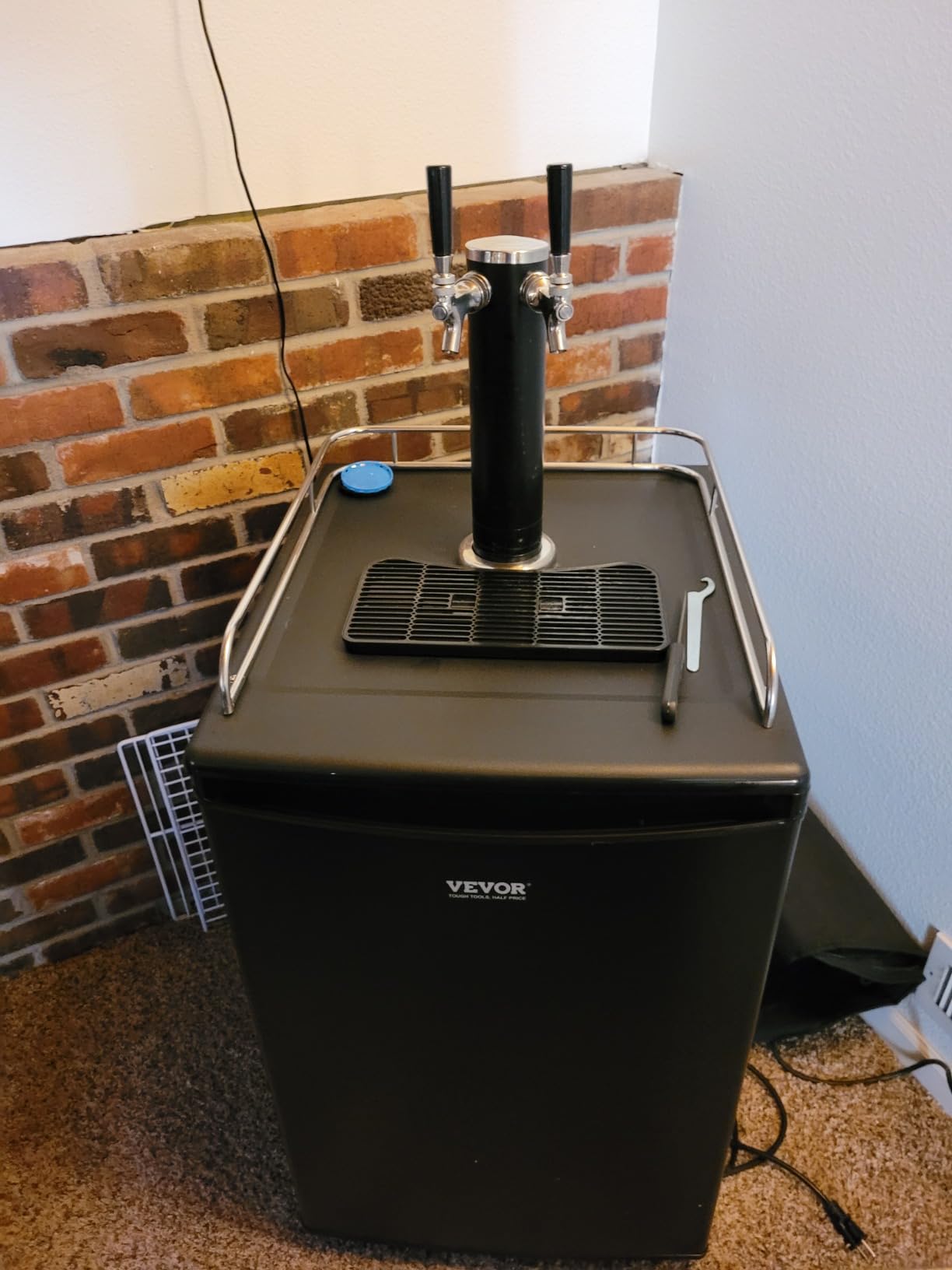 VEVOR Beer Kegerator, Dual Tap Commercial Draft Beer Dispenser for D system, Full Size Keg Refrigerator with 5lbs CO2 Tank, Hold 2 Sixth / 2 Ball lock keg, Black customer photo 2