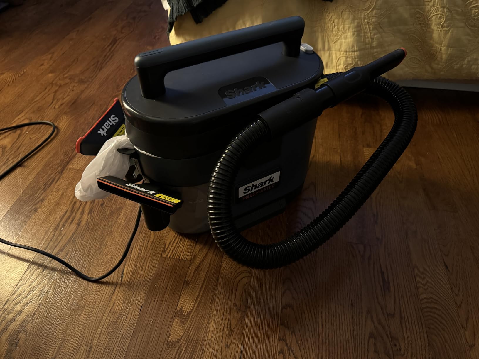 Shark MessMaster Portable Wet/Dry Vac, 3 Tools + Extension Wand, VS101 customer photo 1