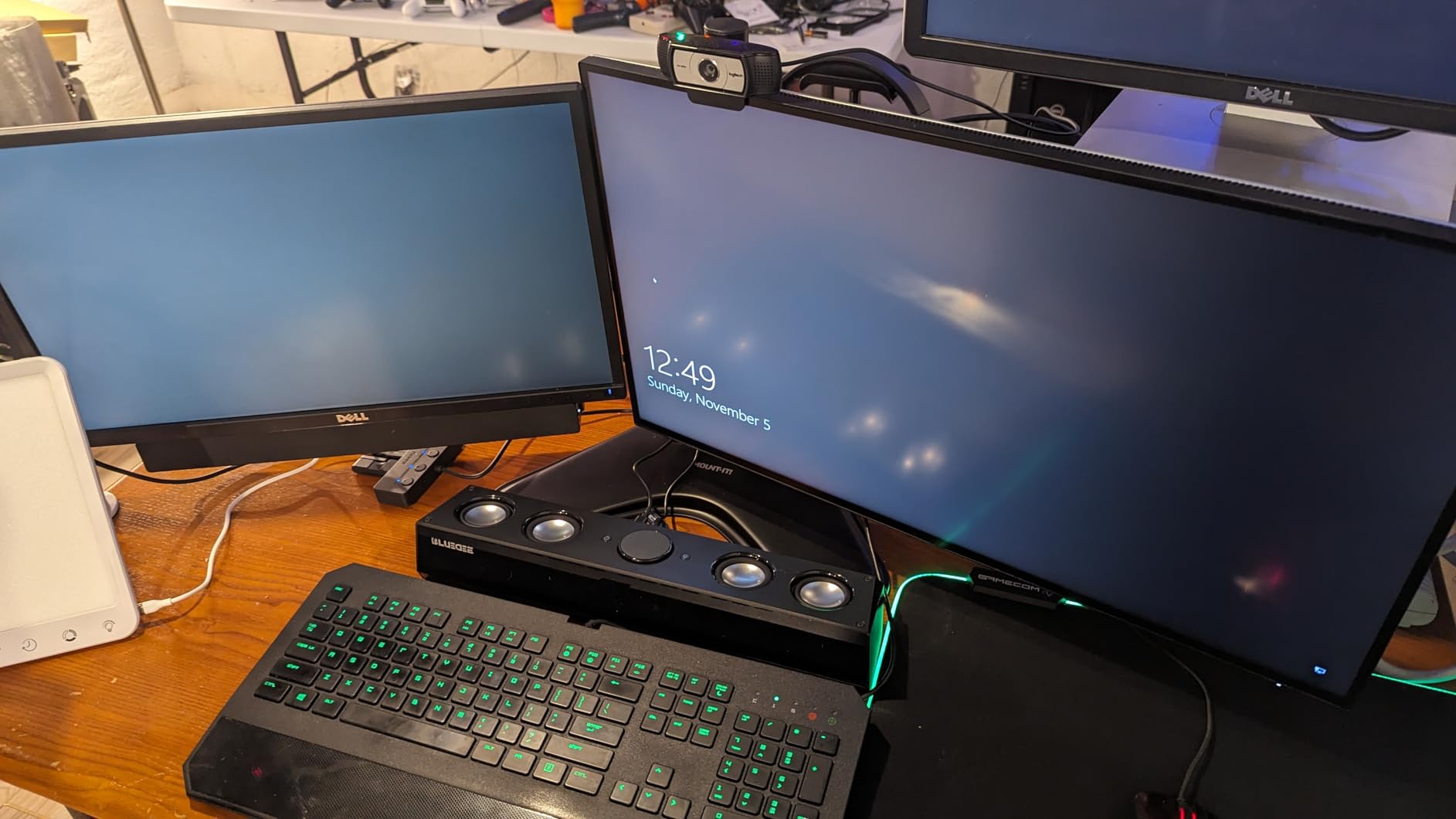 Mount-It! Dual Monitor Desk Stand Mount for 2 Screens VESA 75x75 & 100x100 customer photo 1