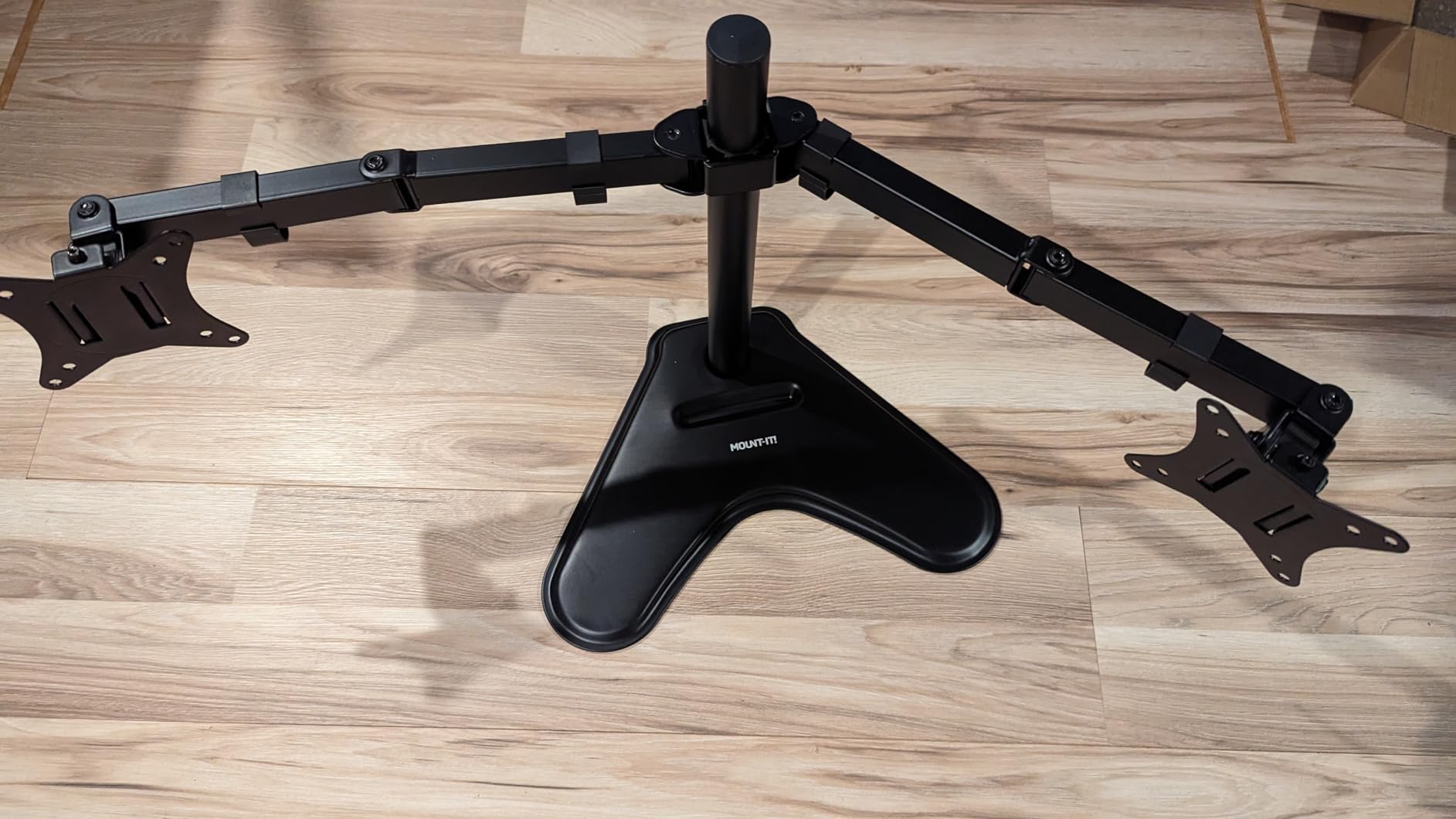 Mount-It! Dual Monitor Desk Stand Mount for 2 Screens VESA 75x75 & 100x100 customer photo 2