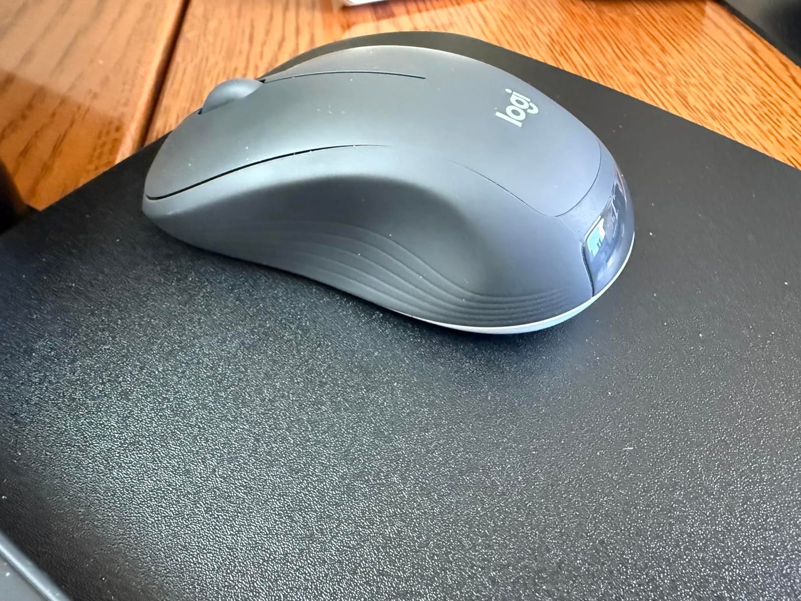 Logitech MK540 Full Size Advanced Wireless Keyboard and Mouse Combo | Full size quiet keyboard with number pad & integrated palm rest, full size ambidextrous mouse, includes USB-A Nano Receiver customer photo 1
