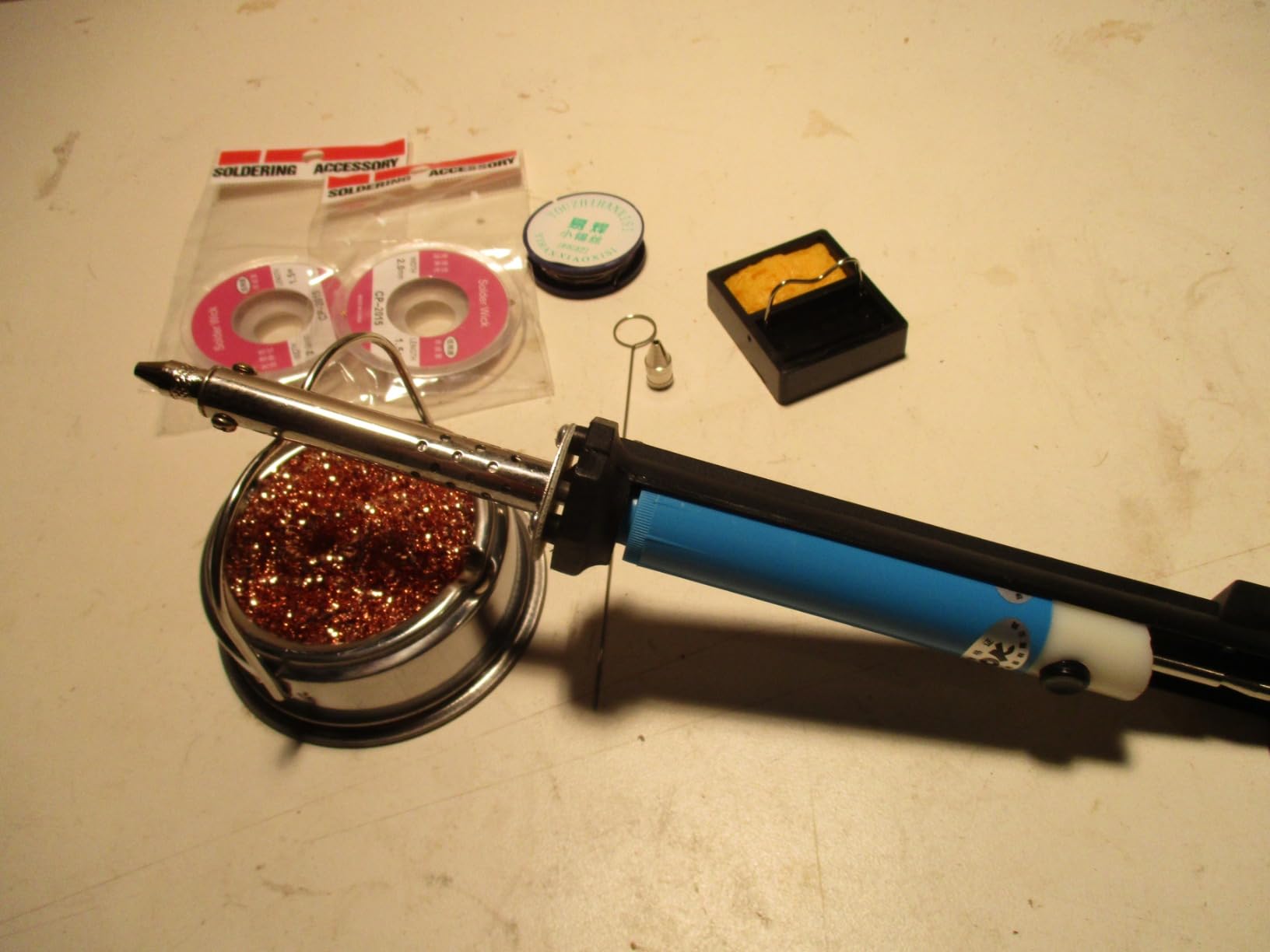 Electric Desoldering Iron Desoldering Tool，110v Desoldering Pumps with Desoldering Nozzles 1.0mm 1.2mm ，Desoldering Gun with Desoldering Station、Solder Remover，Solder Sucker Desoldering Pump customer photo 1