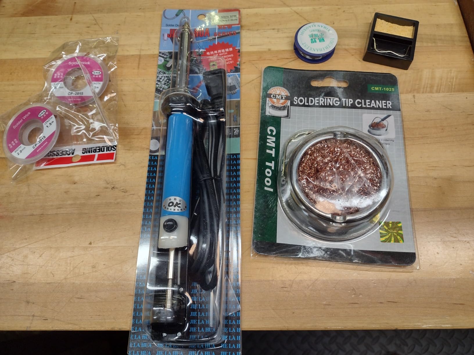 Electric Desoldering Iron Desoldering Tool，110v Desoldering Pumps with Desoldering Nozzles 1.0mm 1.2mm ，Desoldering Gun with Desoldering Station、Solder Remover，Solder Sucker Desoldering Pump customer photo 2