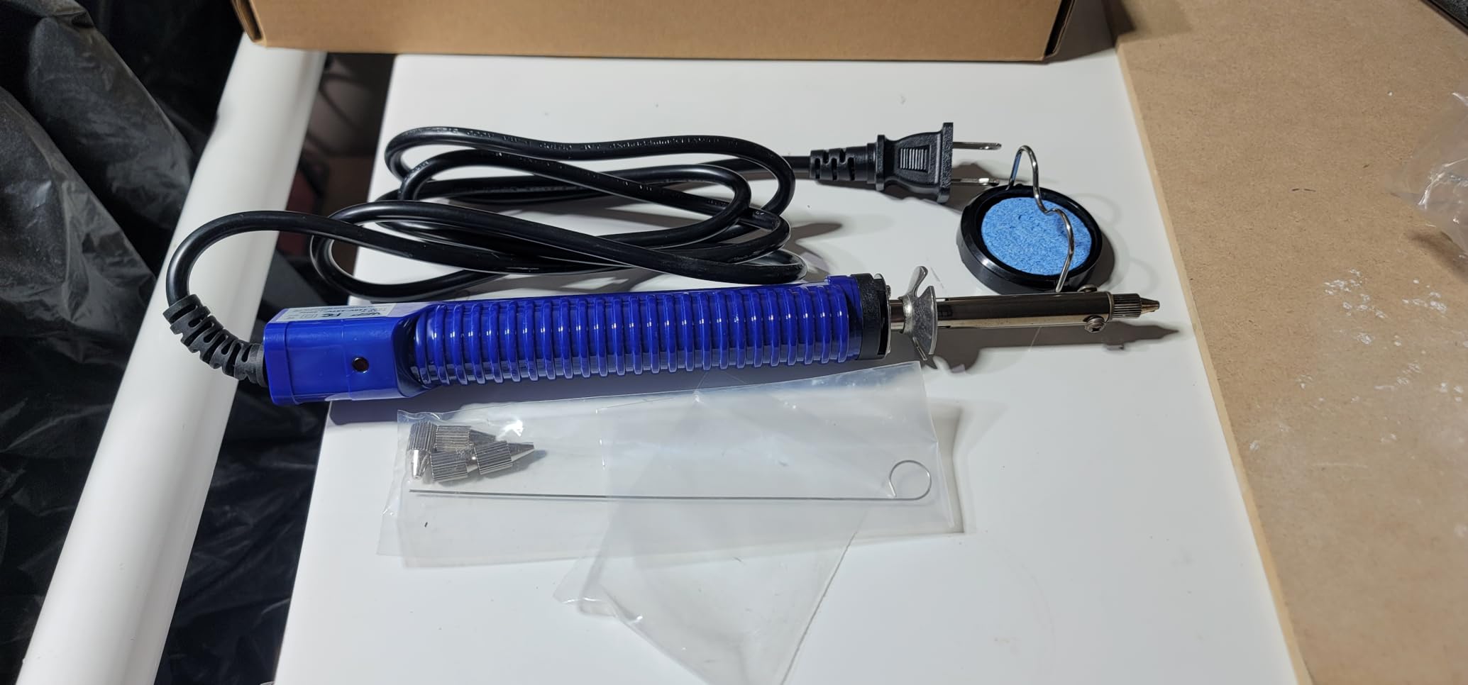 WEP 929D-V 2 IN 1 Desoldering Iron Electric Solder Sucker with 5 Nozzles 0.8/1.0/1.2/1.5mm Soldering Tool Kit with Built-in Desoldering Pump, Iron Stand, Sponge, Cleaning Pin Solder Remover customer photo 1