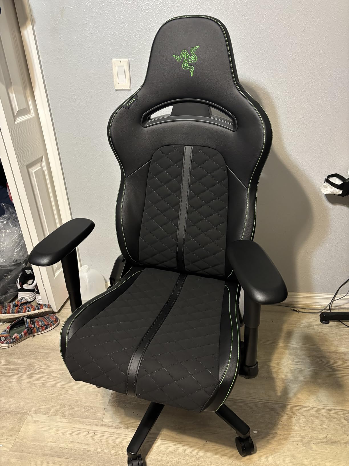Razer Enki X Essential Gaming Chair, Black customer photo 2