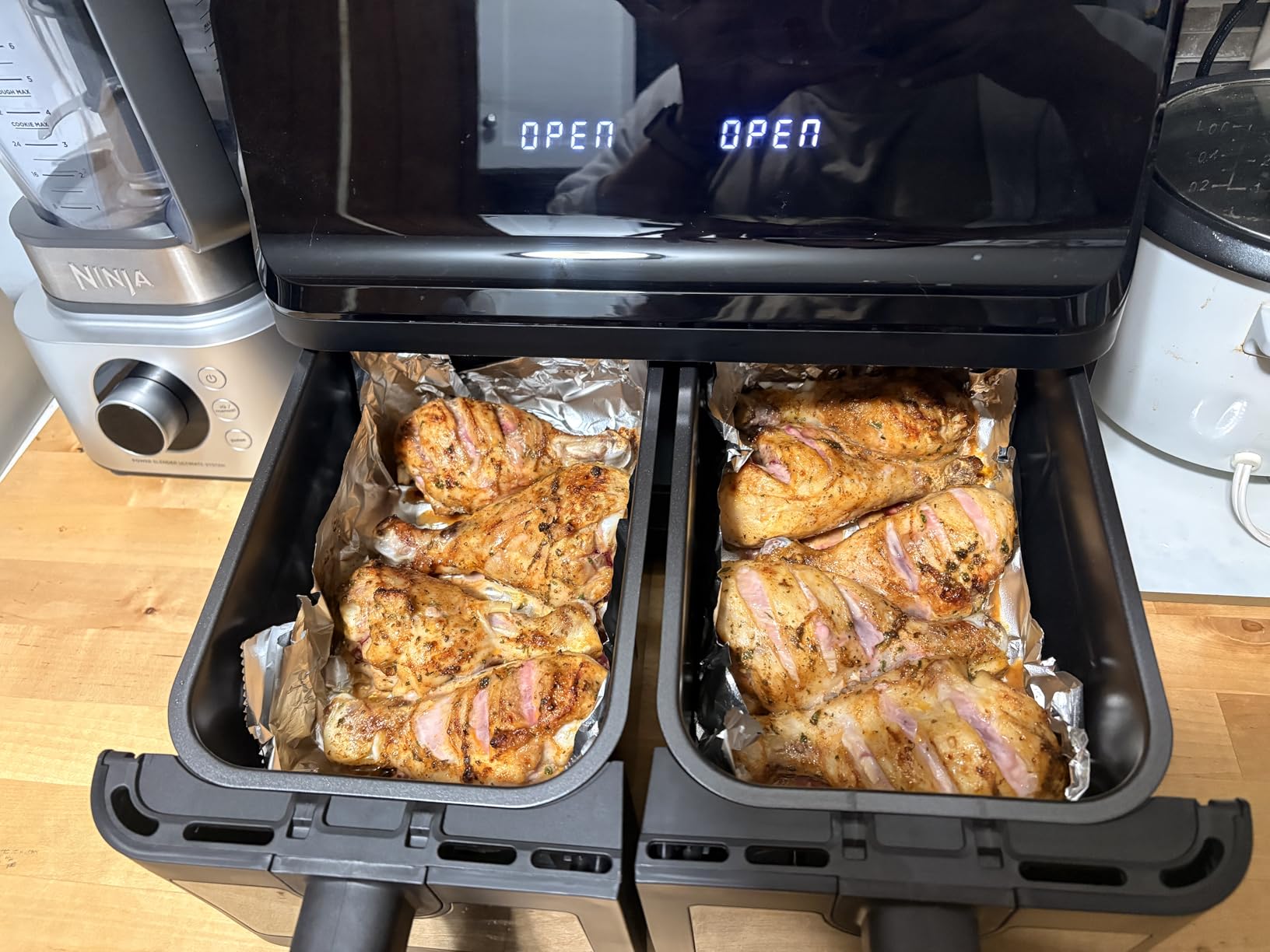 Nutrichef Double Basket Air Fryer 8.8 QT | Family Size Oil Free Airfryer with Transparent Window | 9-1 Preset Cooking Options | 360° Hot Air Circulation Technology | 4.4 QTs per Basket | Black customer photo 1