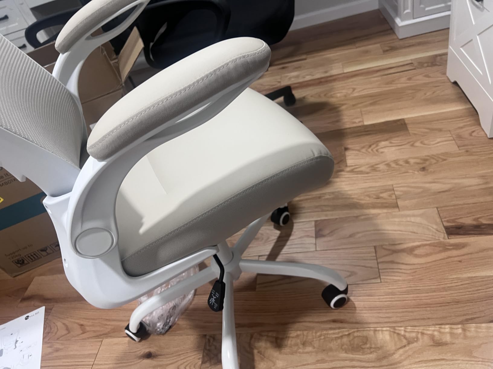 MUXX.STIL Office Chair, Ergonomic Desk Chair with Adjustable Lumbar Support and Flip up Armrest, Breathable Mesh Computer Chair for Home Office, Khaki customer photo 2