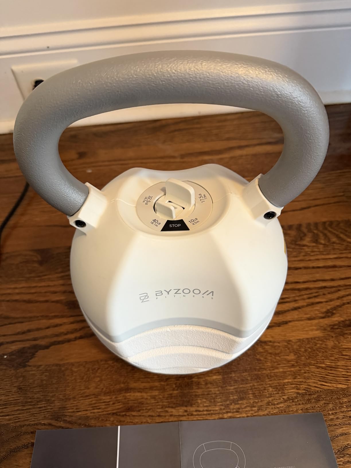 BYZOOM FITNESS Pure Series Adjustable Kettlebell 30/40/50LB - 5-IN-1 Weight Change, Patented Quick-Change Machenism, Ergonomic Curved Handle for Home Gym, Strength Training, HIIT, White OR Black customer photo 1