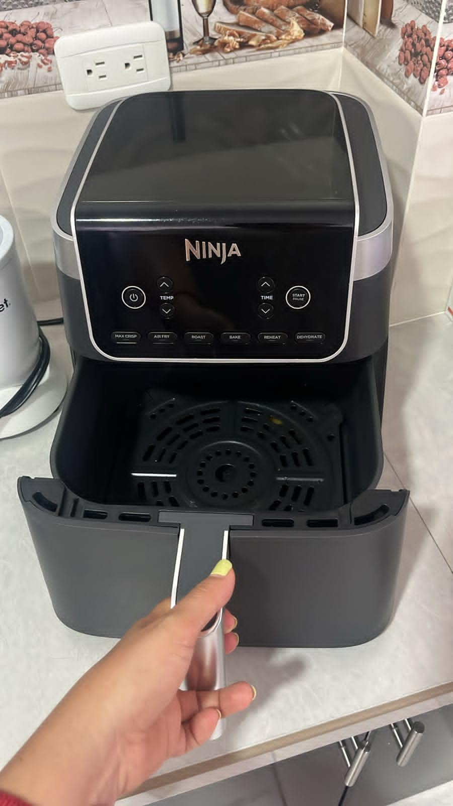 Ninja Air Fryer XL with MaxCrisp, 6.5 Qt, 6-in-1, Grey, AF181 | Max crisp, air fry, roast, bake, reheat, dehydrate, 1750W, 450F max, Fits 9 lbs wings customer photo 2