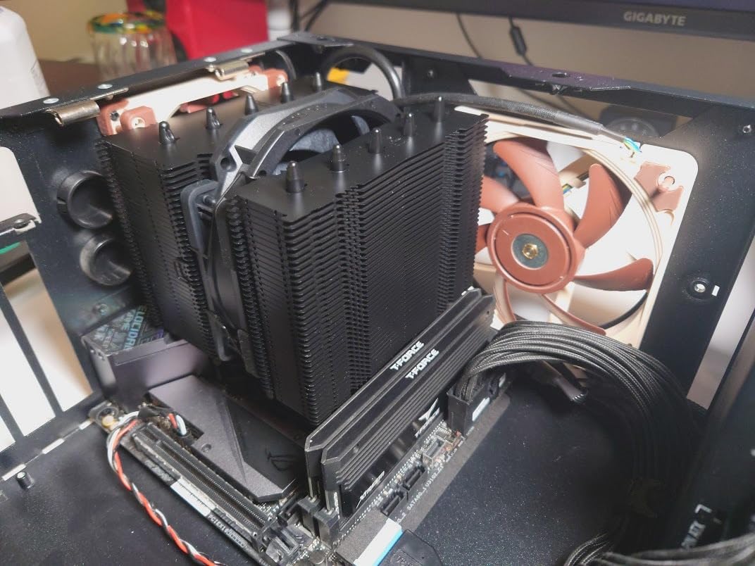 Noctua NH-D12L chromax.Black, Quiet High-Performance Dual-Tower CPU Cooler customer photo 2