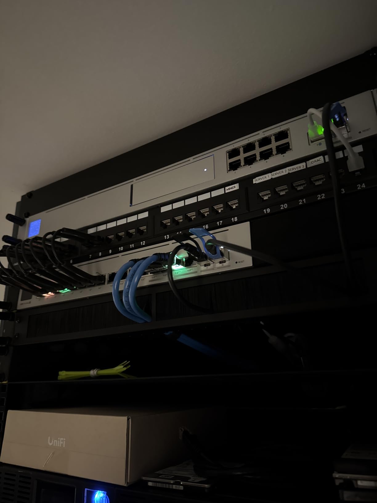 1U 19 inch Brush Cable Manager Horizontal Rack Mount customer photo 1