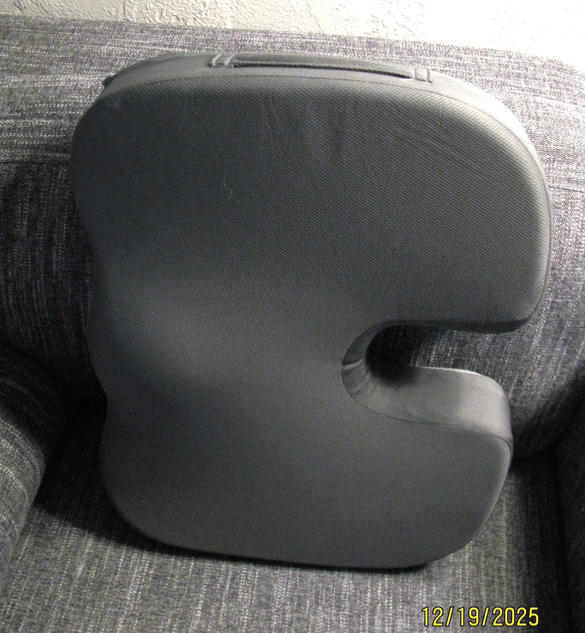 5 STARS UNITED Seat Cushion - Memory Foam & Cooling Gel - Chair Pad for Tailbone Pain Relief - Ergonomic Support for Coccyx, Sciatica & Butt - Office, Desk & Gaming Chair, Car, Wheelchair, Black customer photo 2
