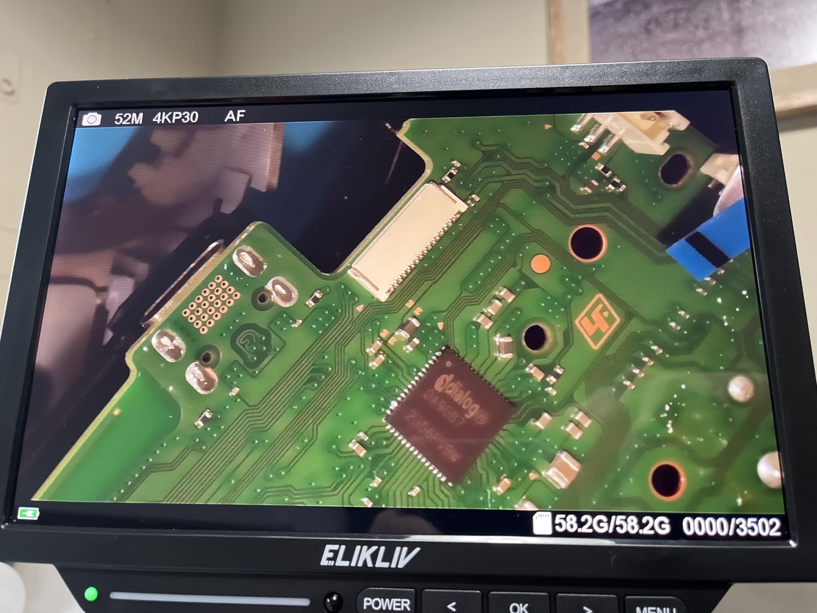 Elikliv Autofocus 4K HDMI Digital Microscope, 10.1
