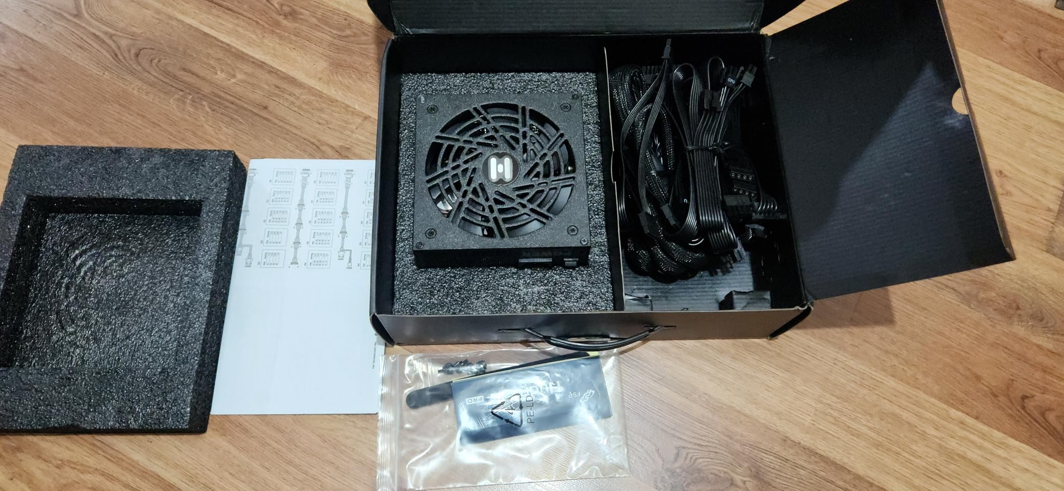 FSP Hydro Ti Pro 1000W Power Supply, 80 Plus Cybenetics Titanium PSU customer photo 2