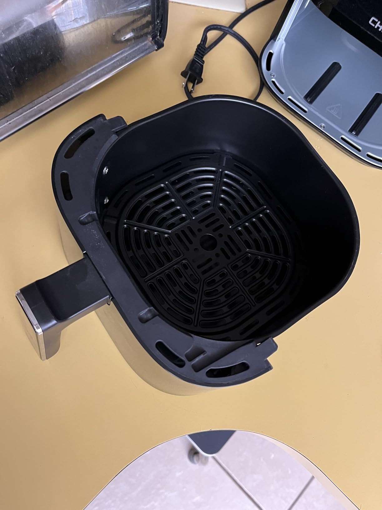 Chefman Air Fryer - 4 QT Compact Airfryer for Quick & Easy Meals, Features Hi-Fry Technology for Extra Crisp, Easy-View Window, Touch Controls with 4 Presets, Nonstick & Dishwasher Safe Basket - Black customer photo 1
