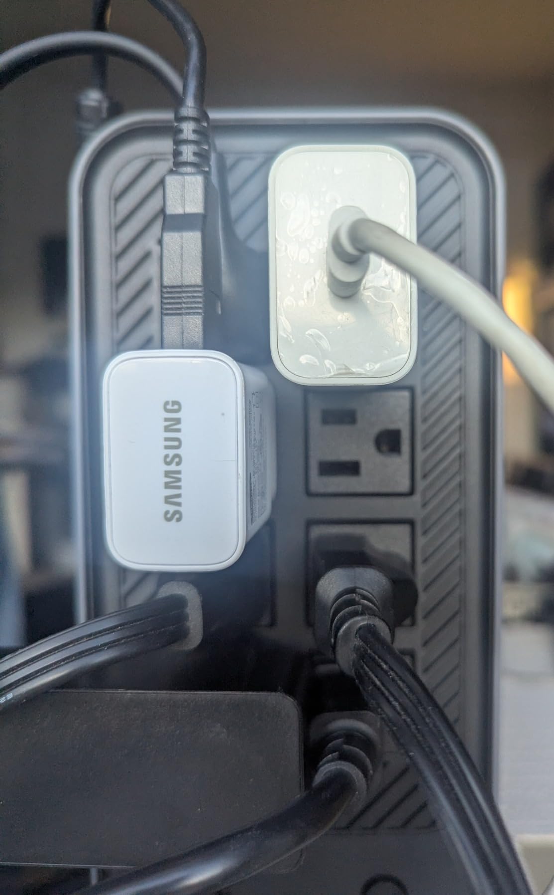 GOLDENMATE 1000VA/600W Lithium UPS Battery Backup & Surge Protector, White customer photo 1