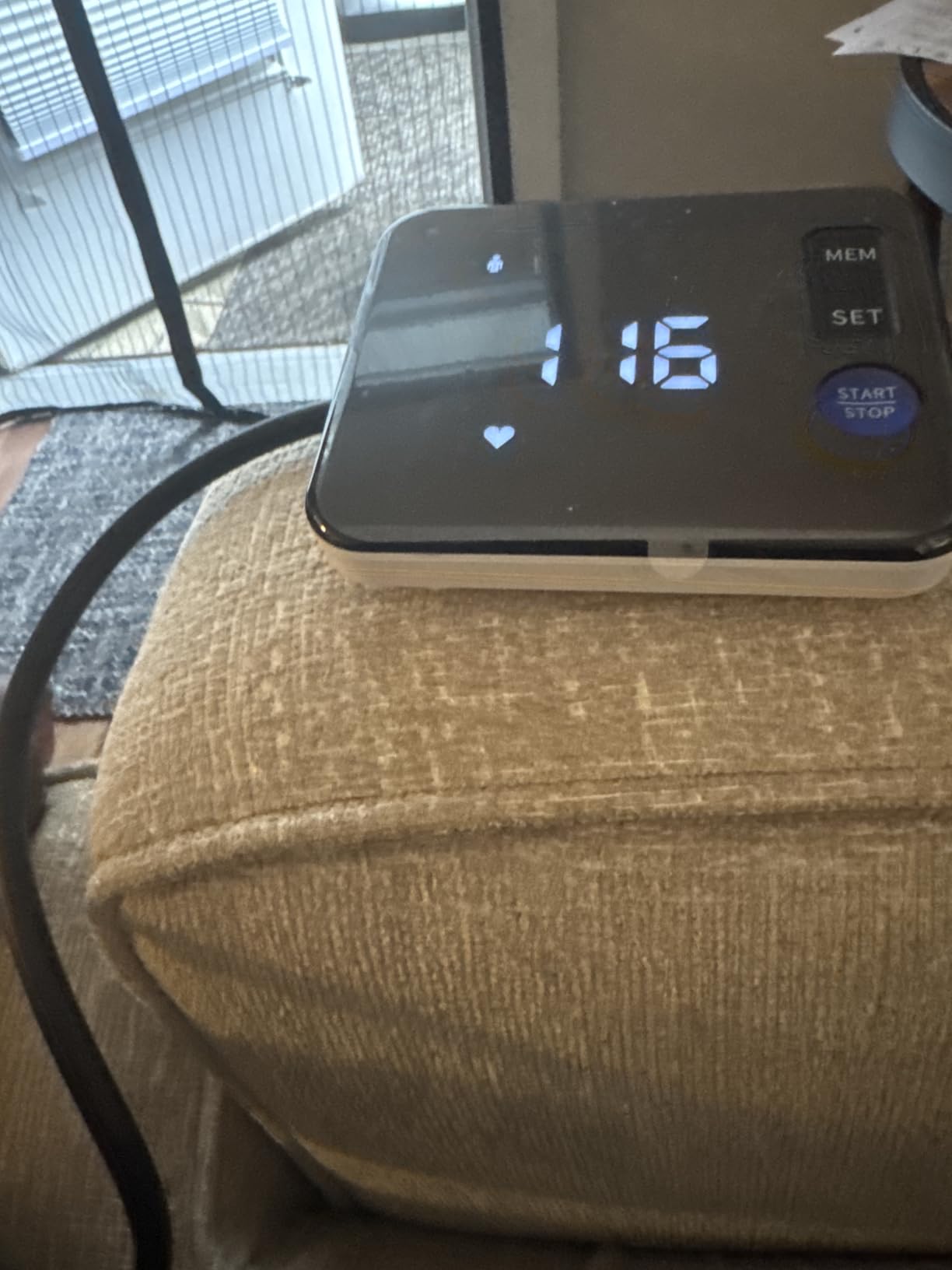 GUAEVER Blood Pressure Monitor Rechargeable Upper Arm, Large Screen, Black customer photo 1