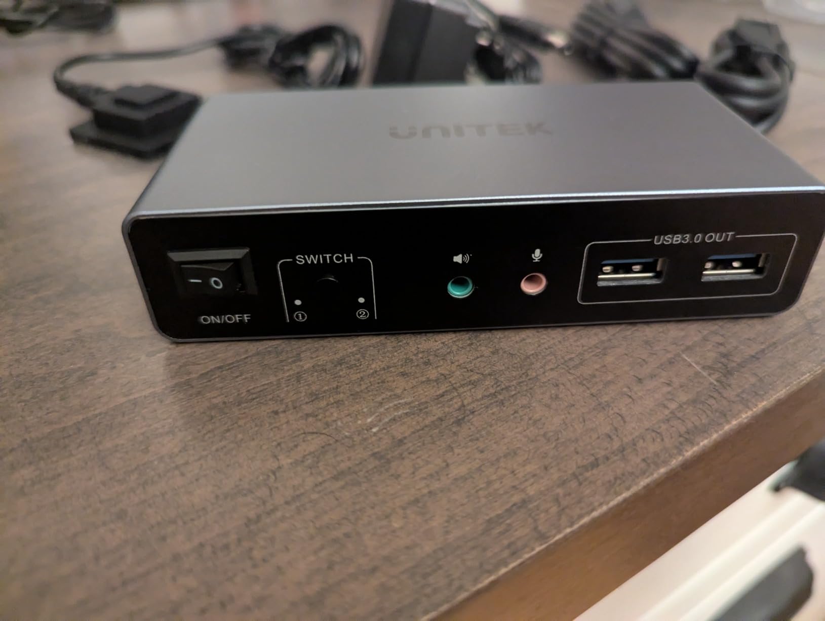 Unitek KVM Switch 2 Monitors 2 Computers HDMI Displayport Dual Monitor customer photo 1