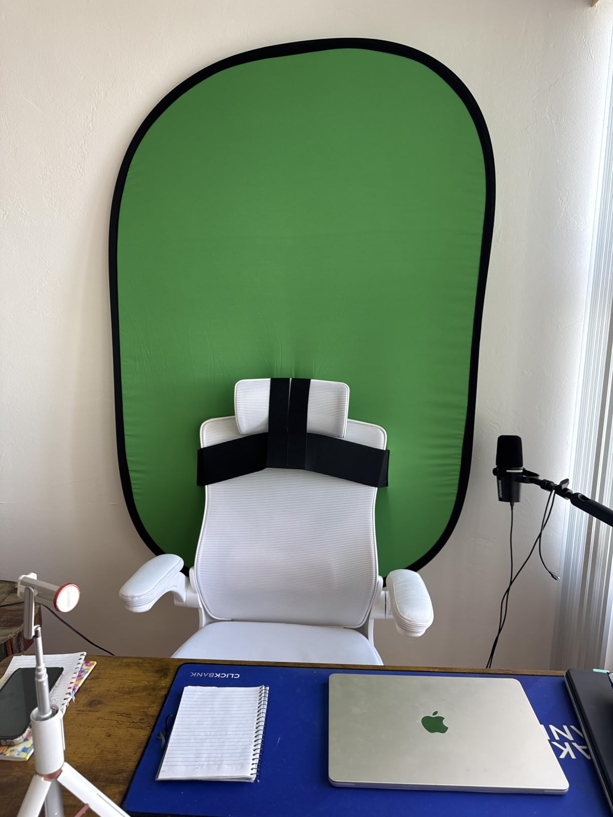 Green Screen Backdrop, 58in Portable Green Screen Chair with Stand Double Sided Foldable Green Background, Chroma Key, for Photography Streaming Gaming Photo Zoom Video Chats and Meeting customer photo 2