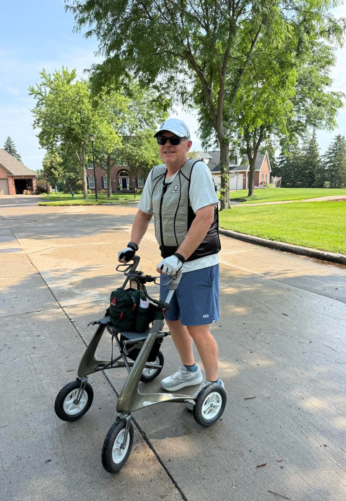 byACRE Carbon Overland/All Terrain Carbon rollator/Big Pneumatic Wheels/Lightweight at only 14.8 lbs/Foldable with seat customer photo 2