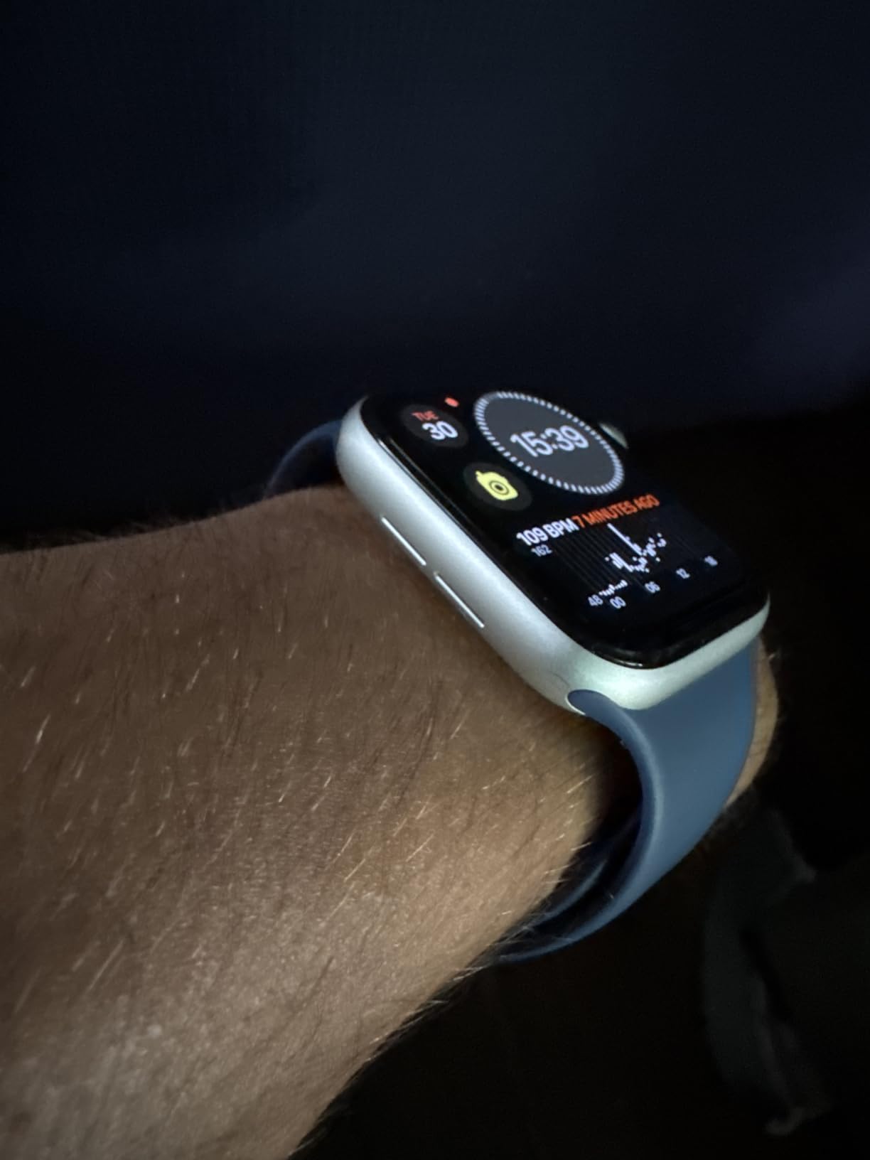 Apple Watch SE (2nd Gen) [GPS 40mm] Smartwatch with Midnight Aluminum Case with Midnight Sport Band S/M. Fitness and Sleep Trackers, Crash Detection, Heart Rate Monitor, Retina Display customer photo 2