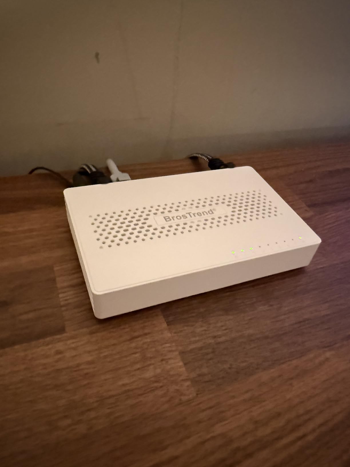 BrosTrend 2.5Gb Switch, 8 Port Unmanaged Network Switch for Gaming, Fanless customer photo 1
