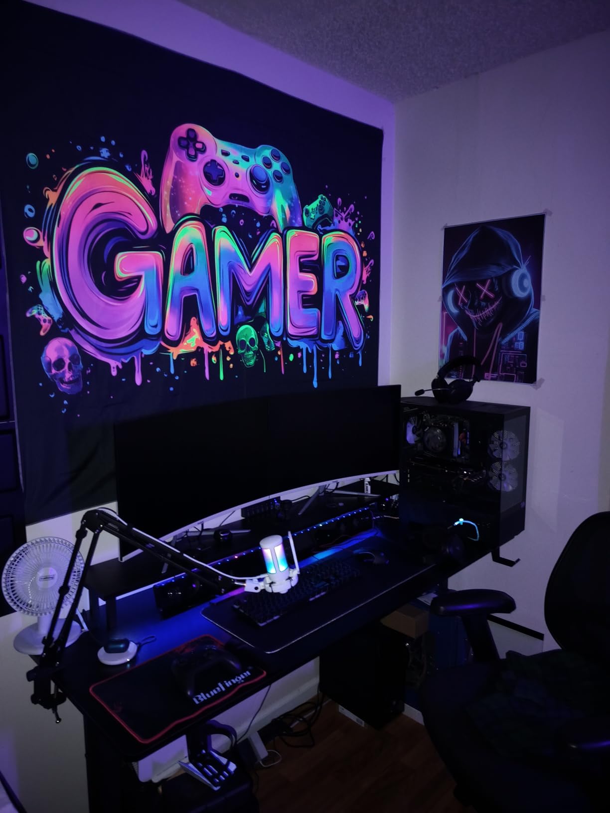 HLDIRECT 47 Inch Gaming Desk with LED Lights & Cable Management, Black customer photo 1