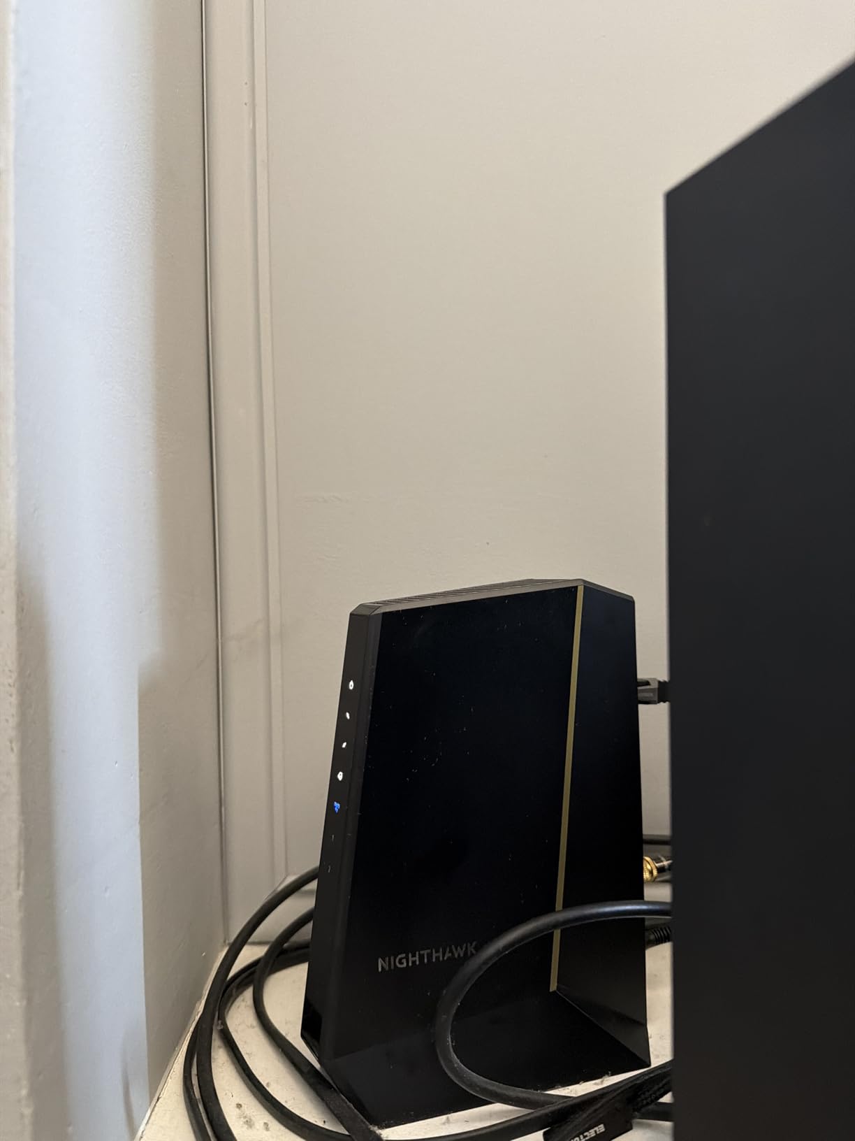 NETGEAR Nighthawk DOCSIS 3.1 Mid/High-Split Modem (CM3000-1AZNAS) - Approved for Today's Fastest Speeds - Works with All Providers, Incl. Xfinity, Spectrum, Cox - Plans up to 2.5Gbps customer photo 1