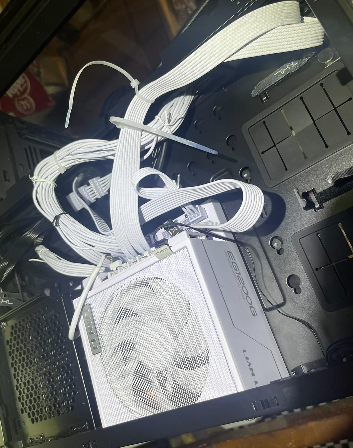 Lian Li Edge 1200W Gold-White-EG1200G.WH customer photo 1